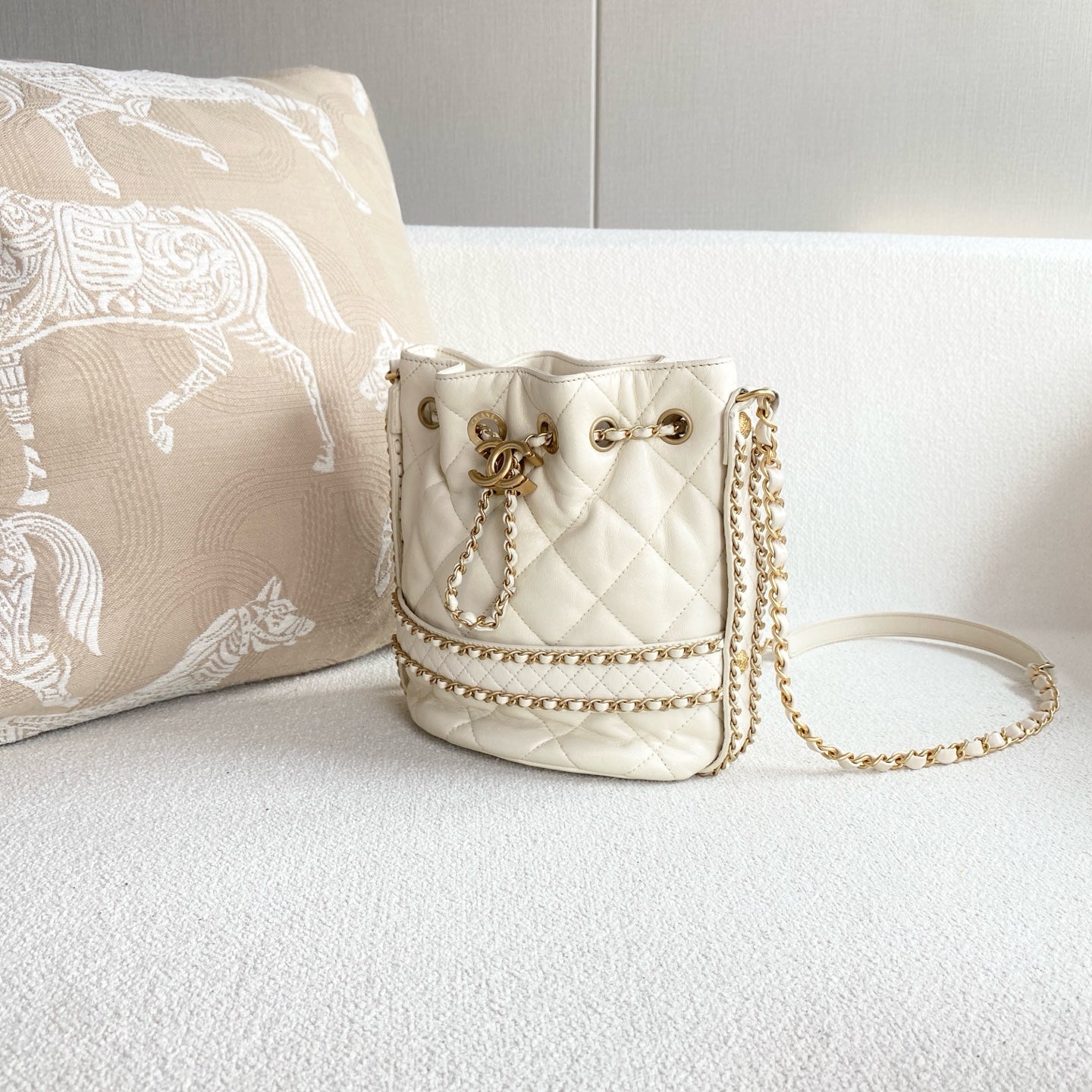 Chanel - Bucket Bag - Leather - Beige - (mini)
