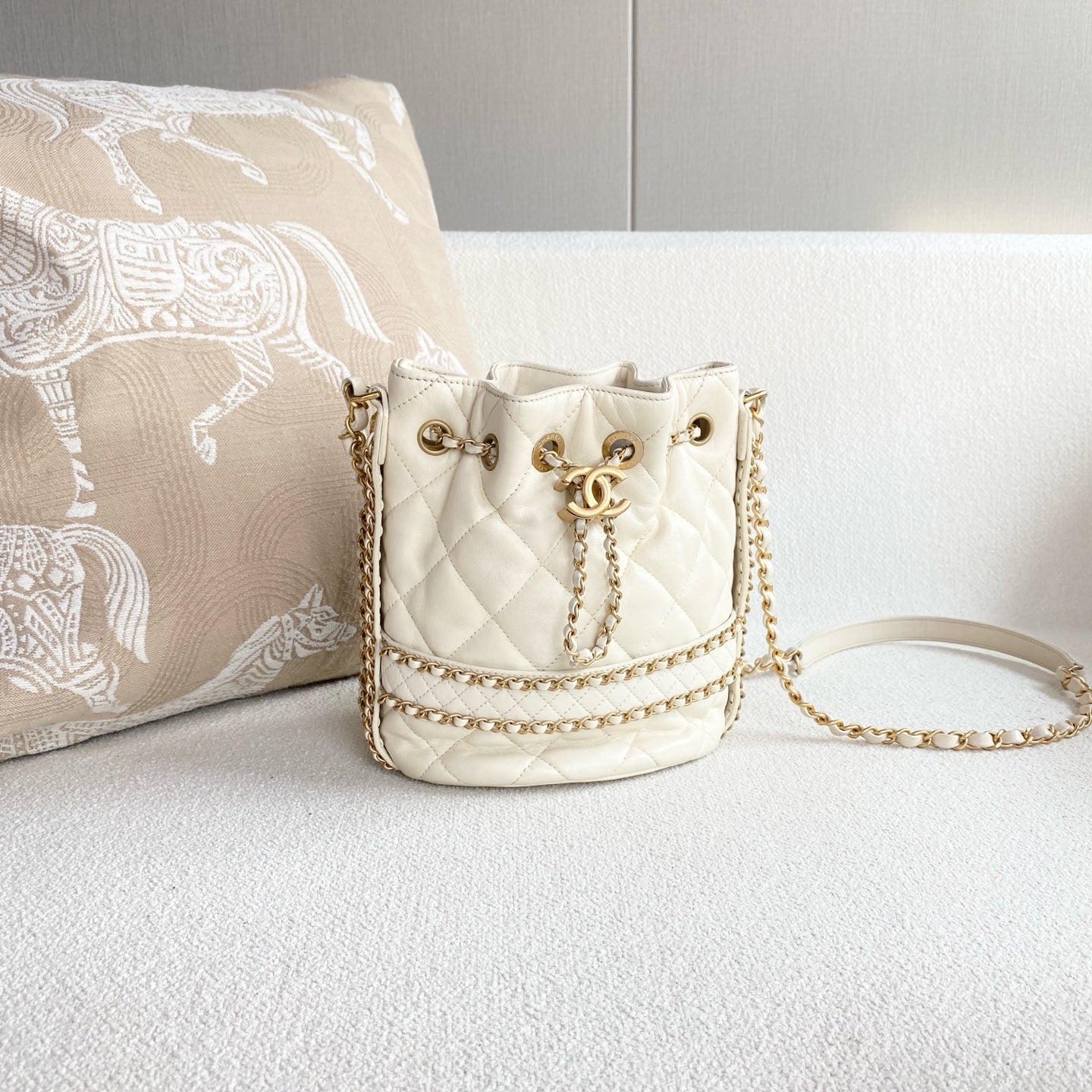 Chanel - Bucket Bag - Leather - Beige - (mini)