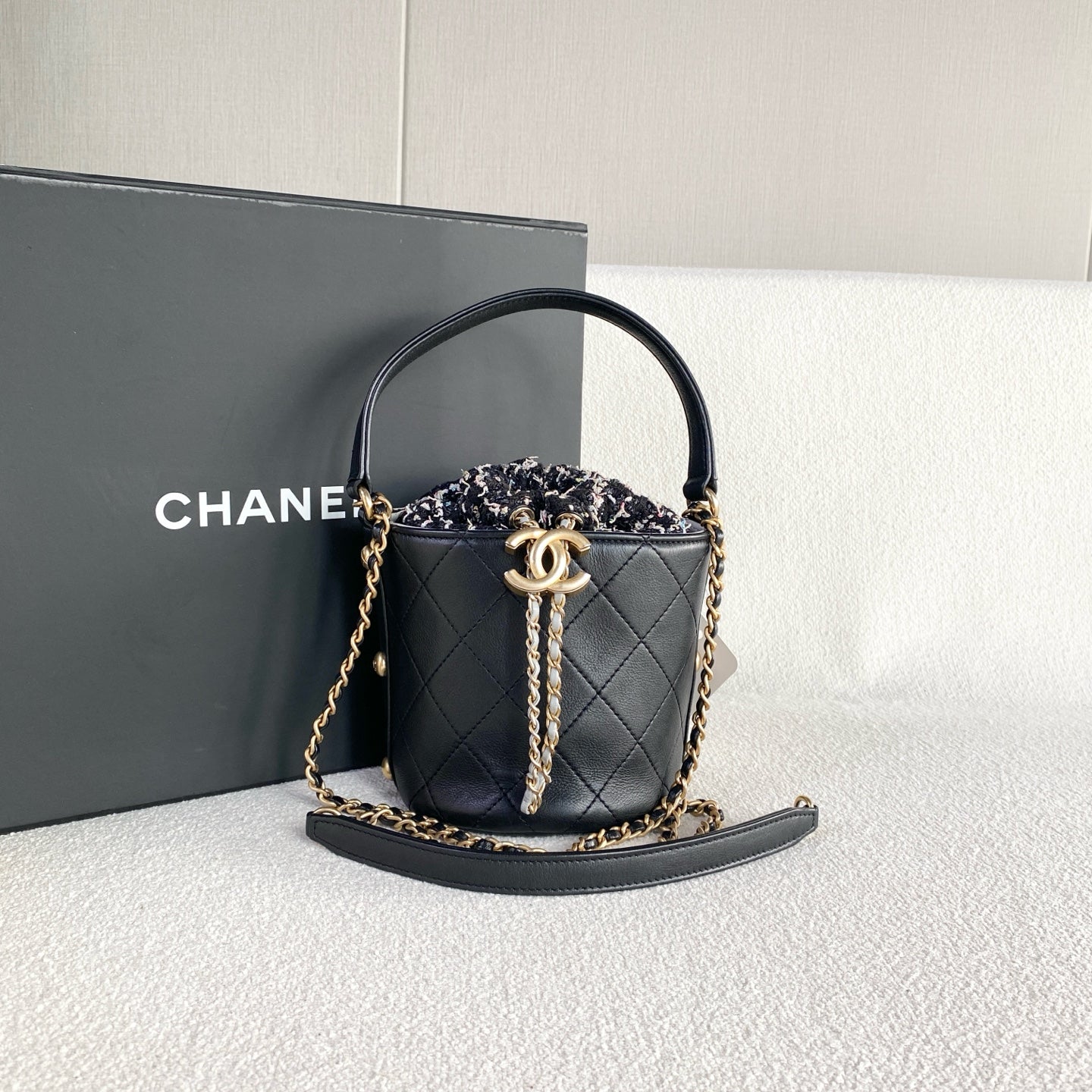 Chanel - Bucket Bag - Leather - Black - (mini)