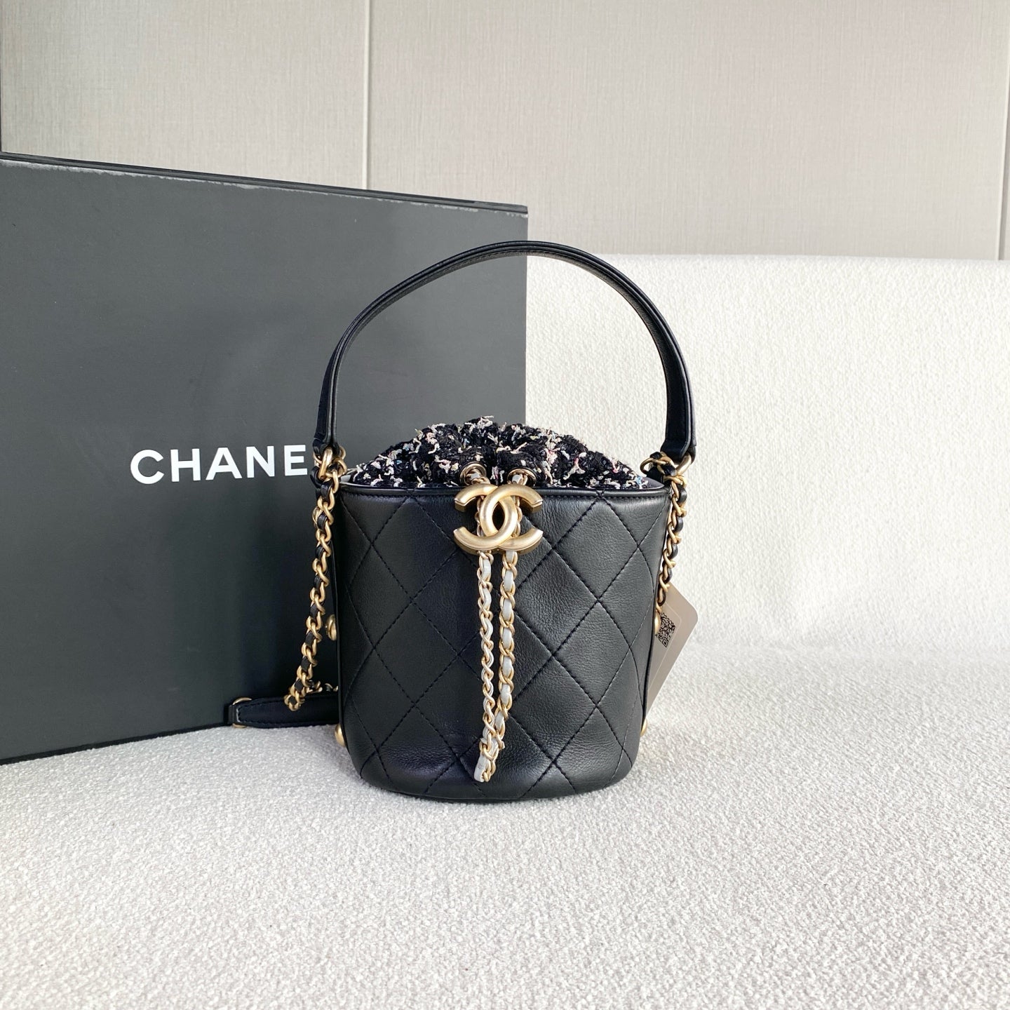 Chanel - Bucket Bag - Leather - Black - (mini)