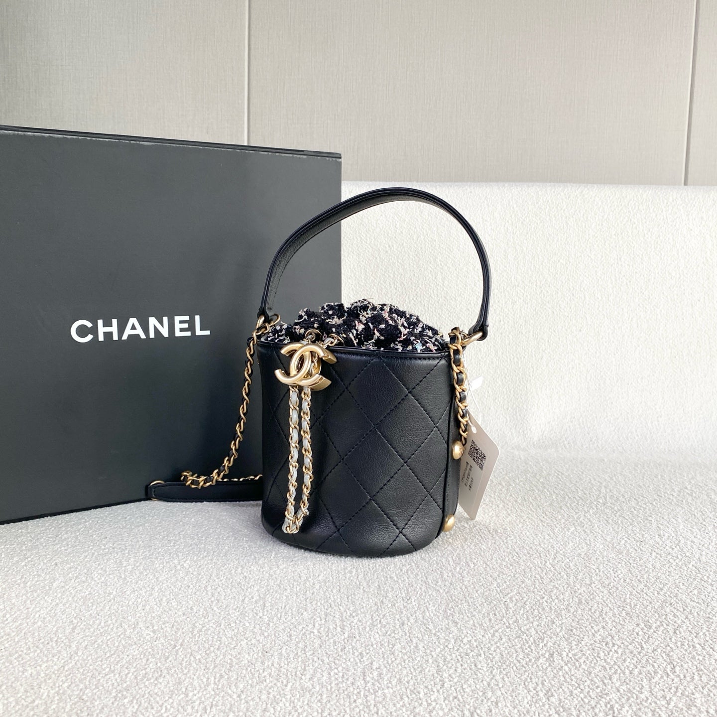 Chanel - Bucket Bag - Leather - Black - (mini)