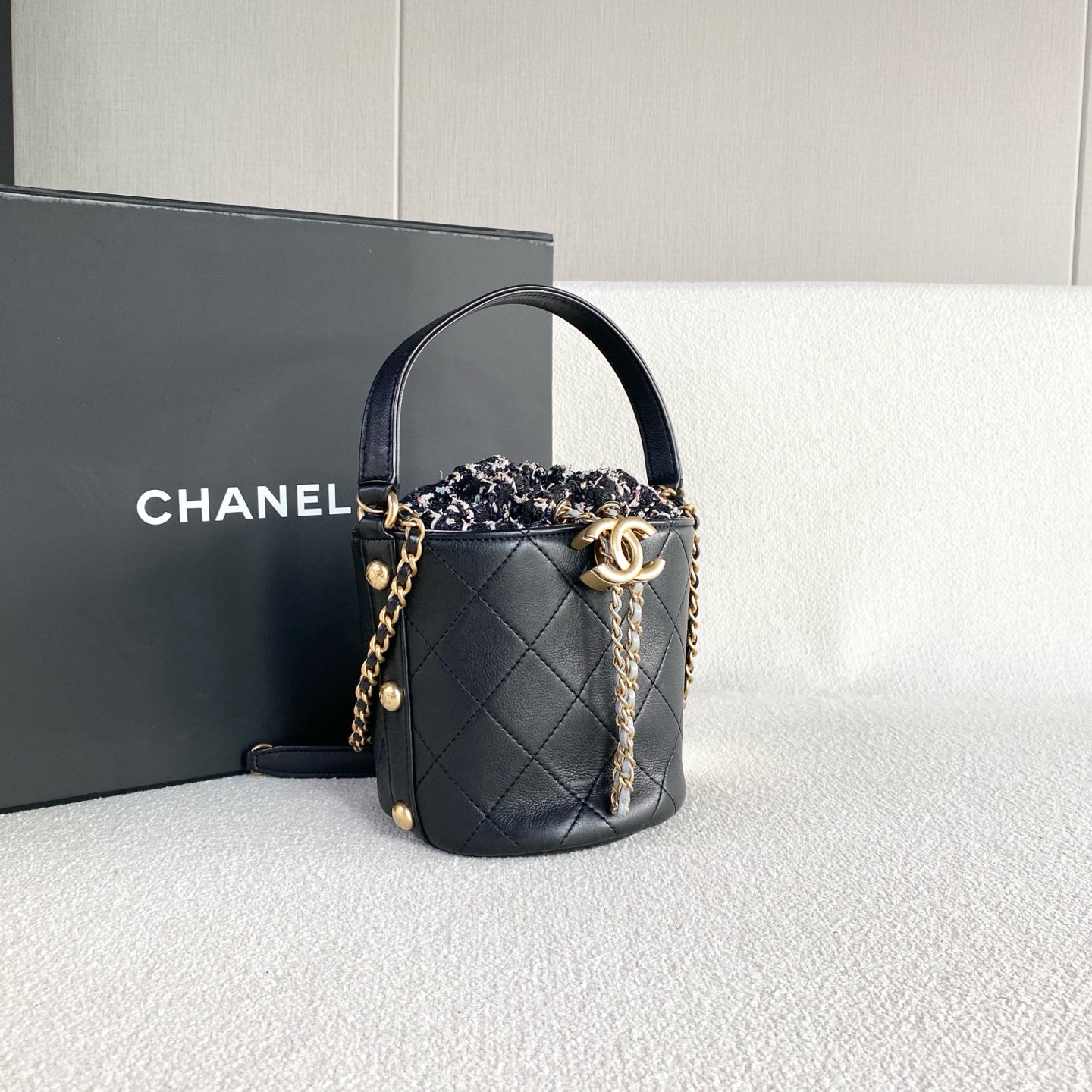 Chanel - Bucket Bag - Leather - Black - (mini)