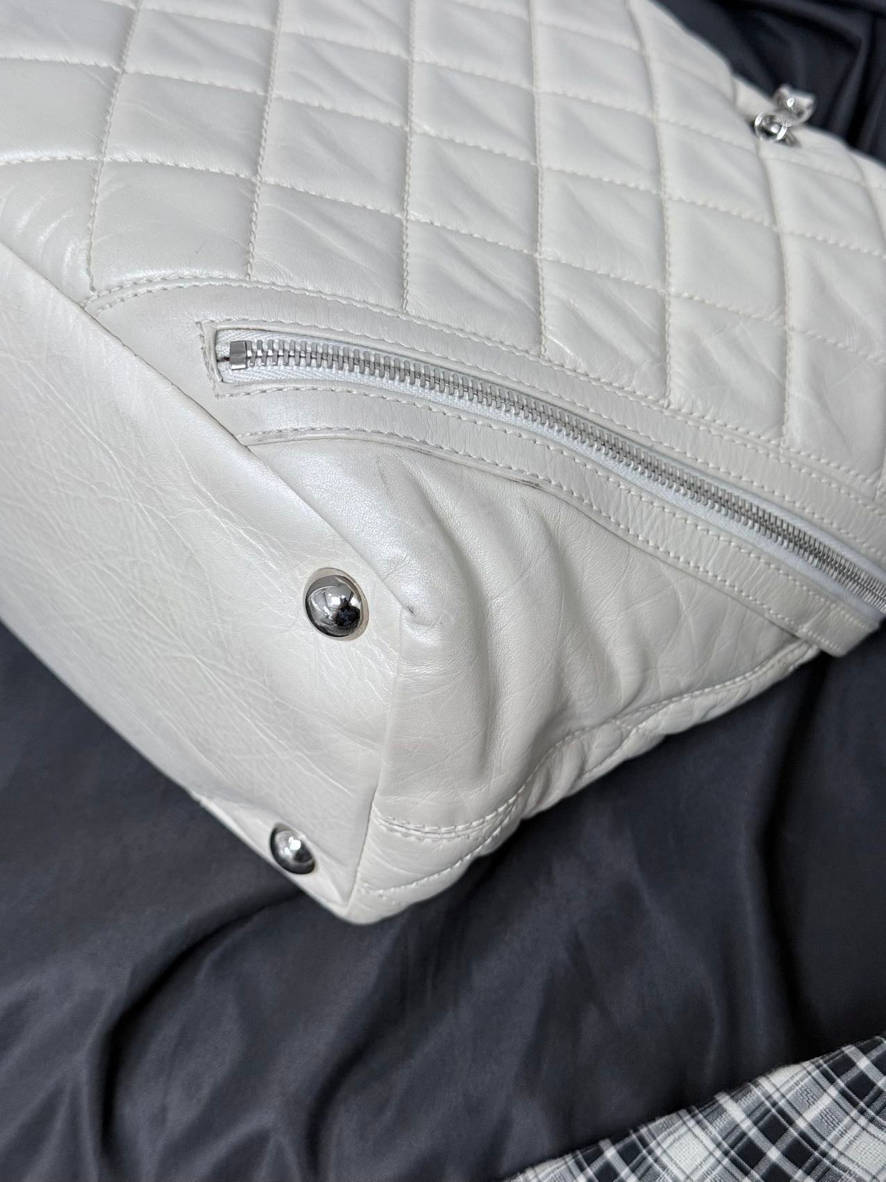 Chanel - Cambon - Leather - White - (medium)