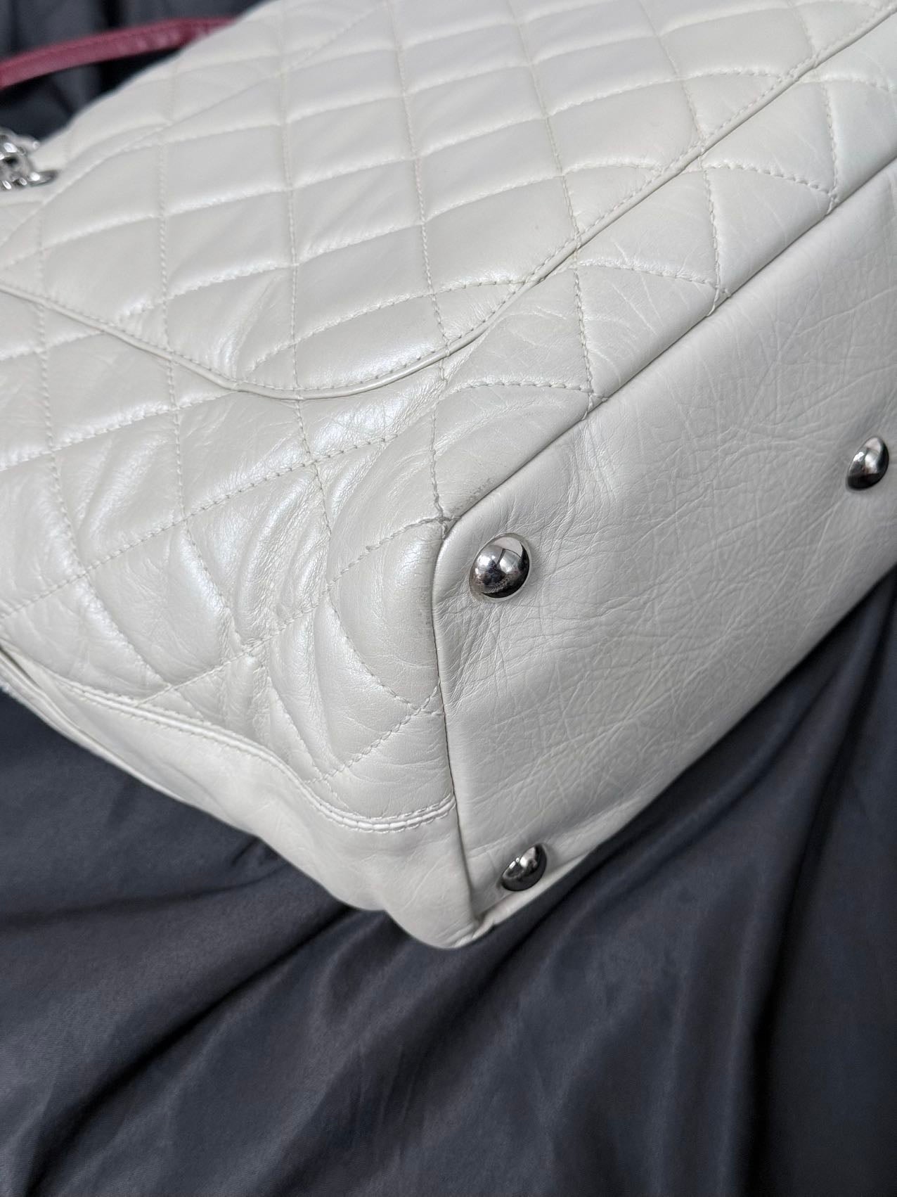 Chanel - Cambon - Leather - White - (medium)