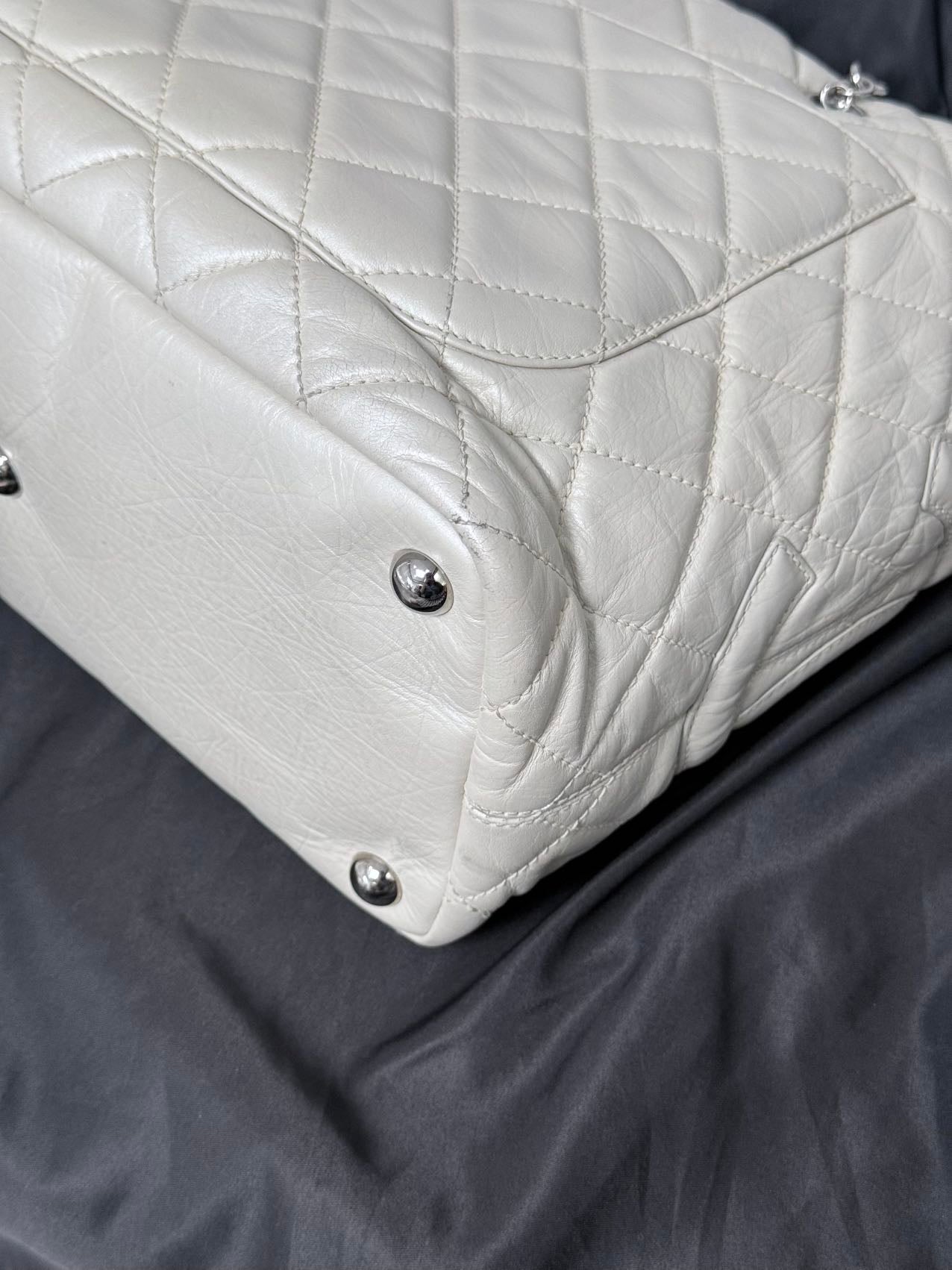 Chanel - Cambon - Leather - White - (medium)