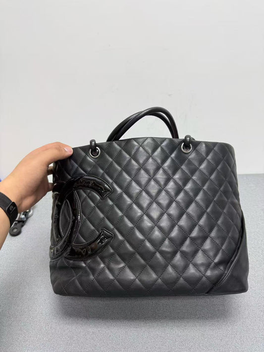 Chanel - Cambon Tote - Lambskin leather with patent leather accents - Black with Pink Interior - (Medium)