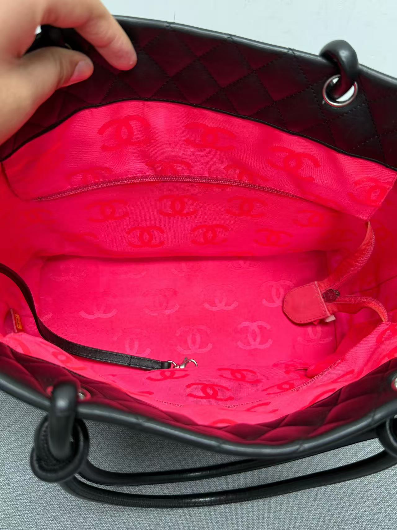 Chanel - Cambon Tote - Lambskin leather with patent leather accents - Black with Pink Interior - (Medium)