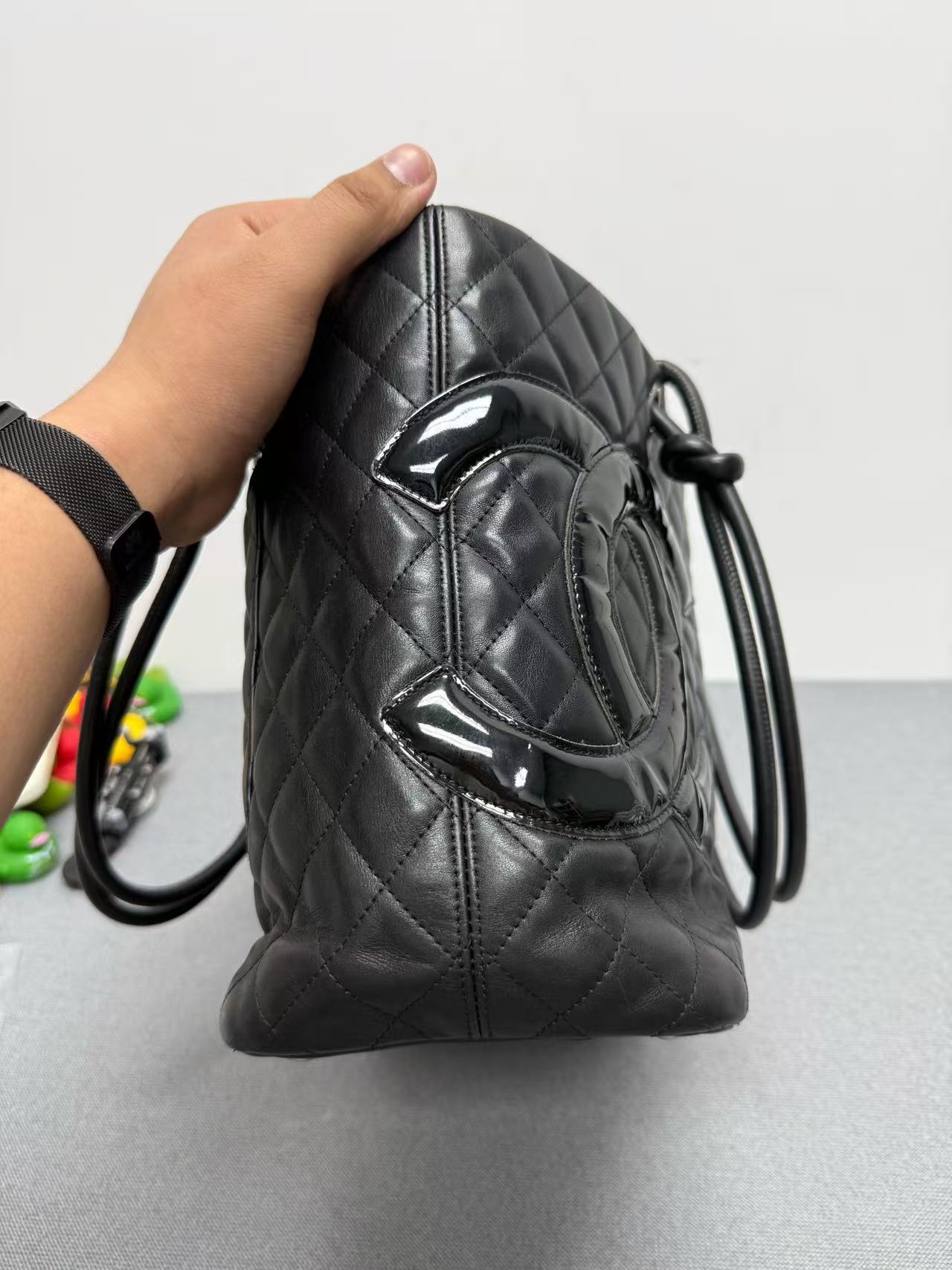 Chanel - Cambon Tote - Lambskin leather with patent leather accents - Black with Pink Interior - (Medium)