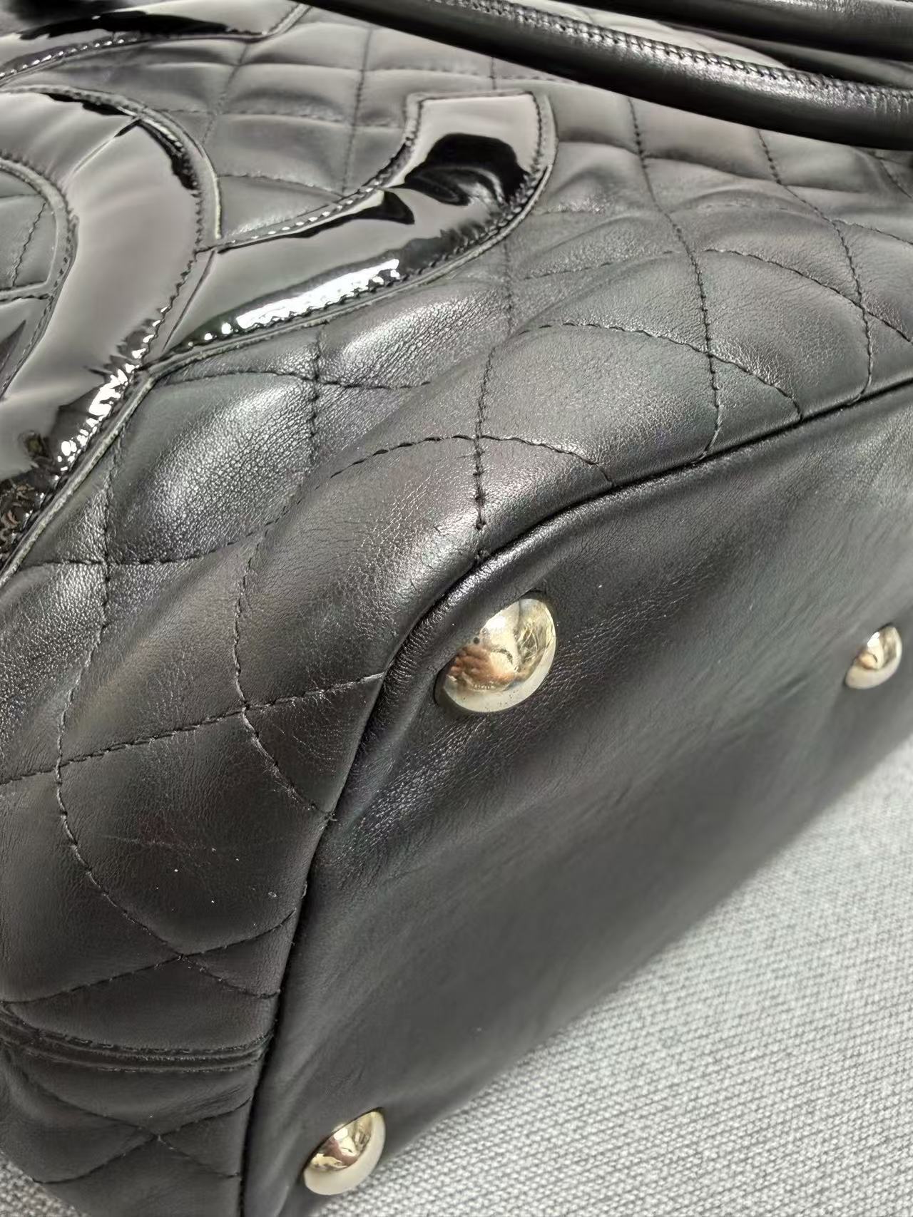 Chanel - Cambon Tote - Lambskin leather with patent leather accents - Black with Pink Interior - (Medium)
