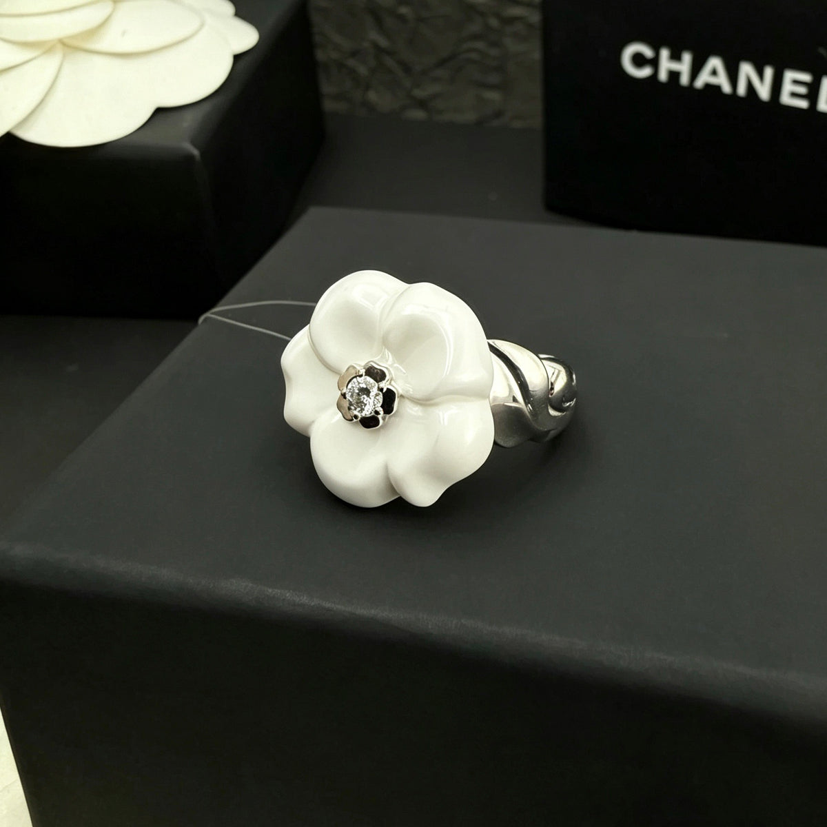 Chanel - Camélia - White gold - Silver - (54)