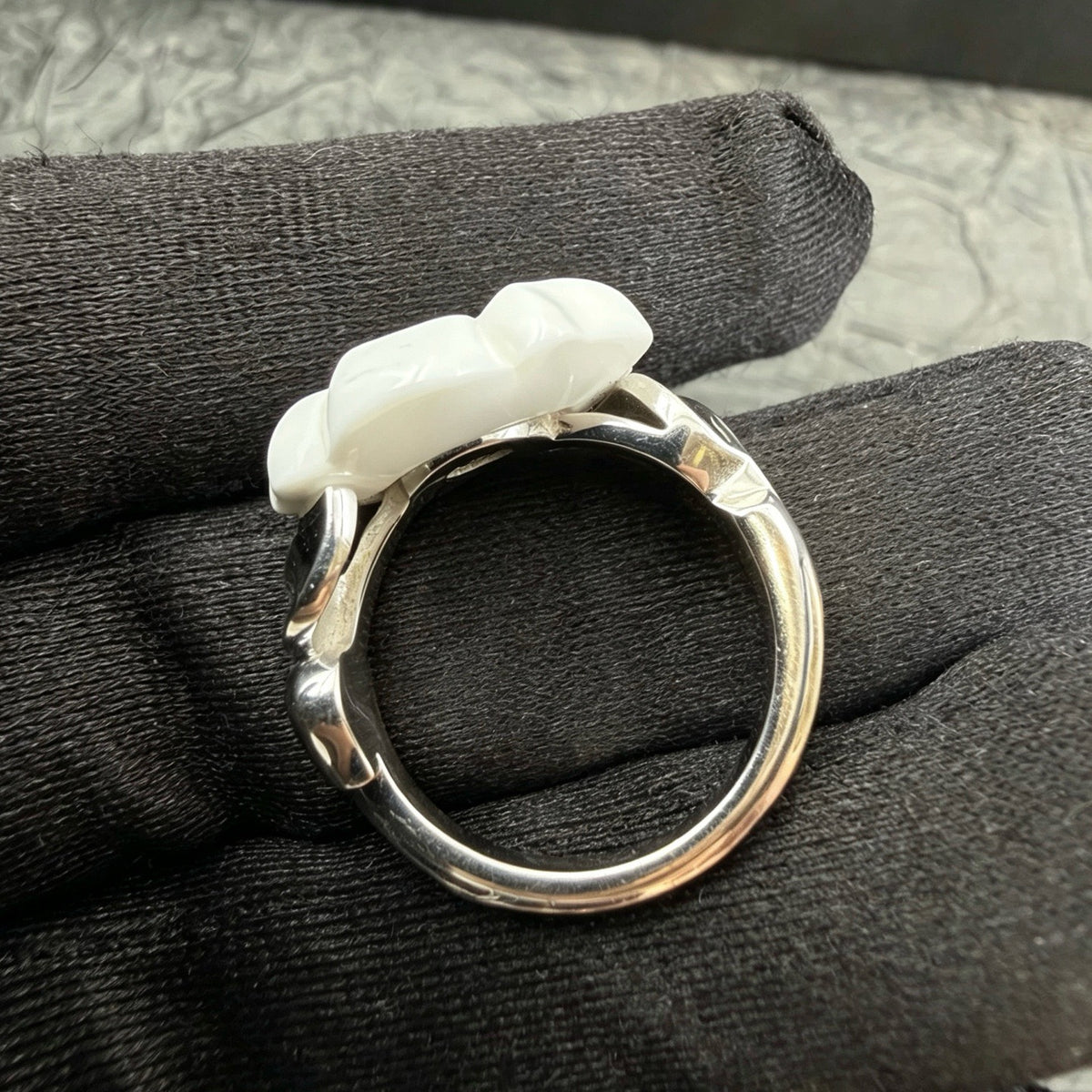 Chanel - Camélia - White gold - Silver - (54)