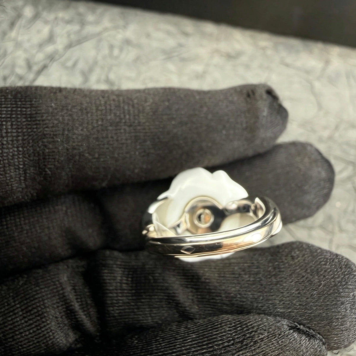Chanel - Camélia - White gold - Silver - (54)