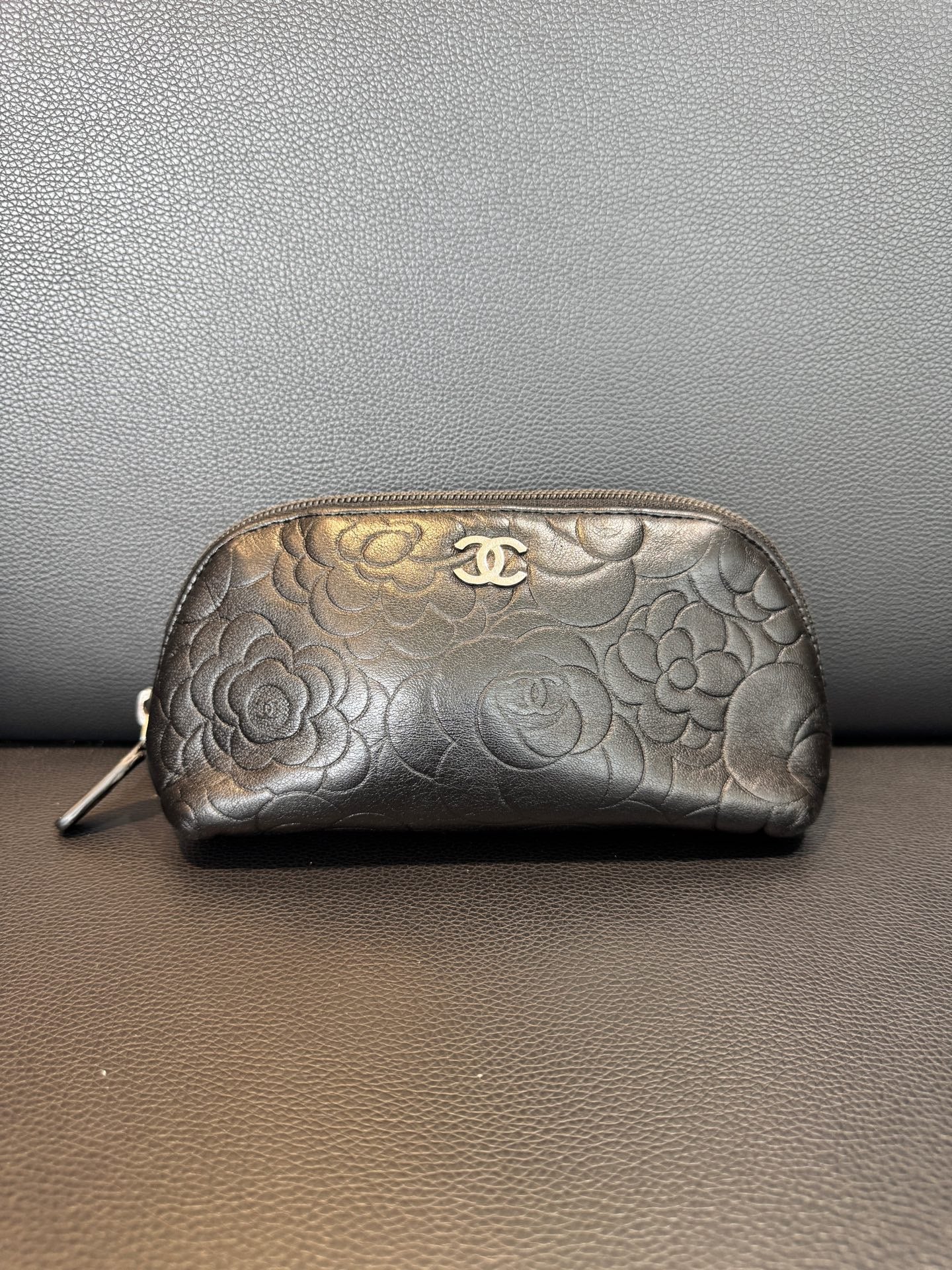 Chanel - Camellia Cosmetic Pouch - Leather - Black - (mini)