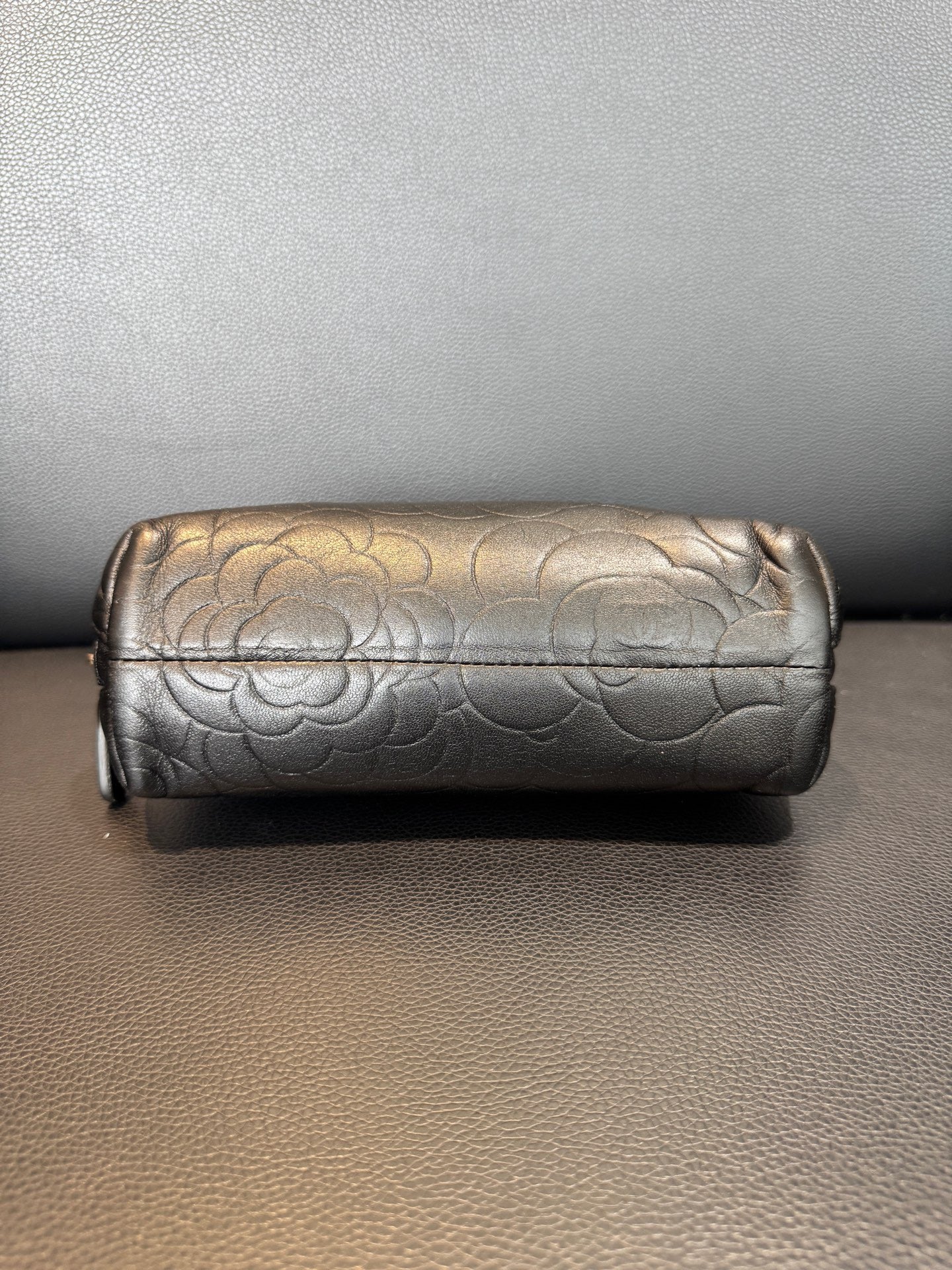 Chanel - Camellia Cosmetic Pouch - Leather - Black - (mini)