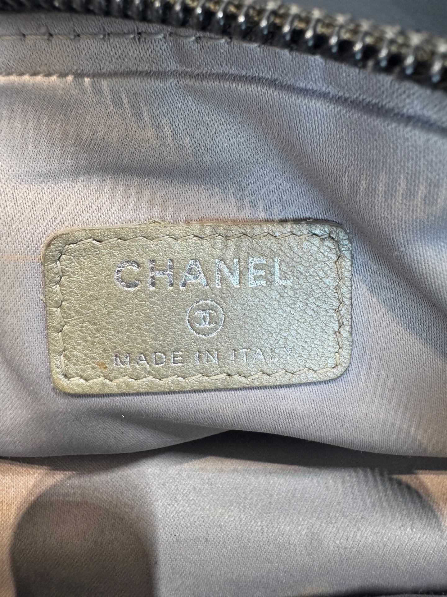 Chanel - Camellia Cosmetic Pouch - Leather - Black - (mini)