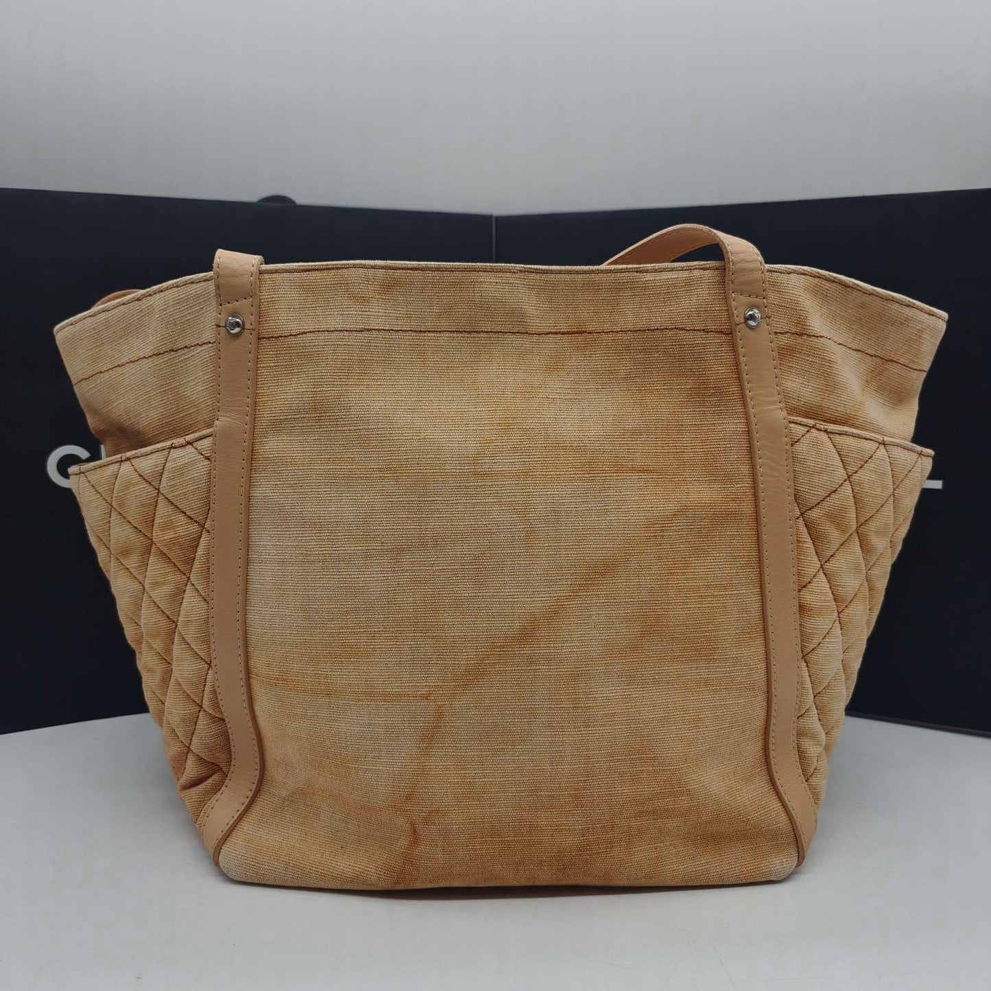 Chanel - Camellia Embellished CC Beach Tote - Woven cotton fabric with leather trim - Beige - (Medium)