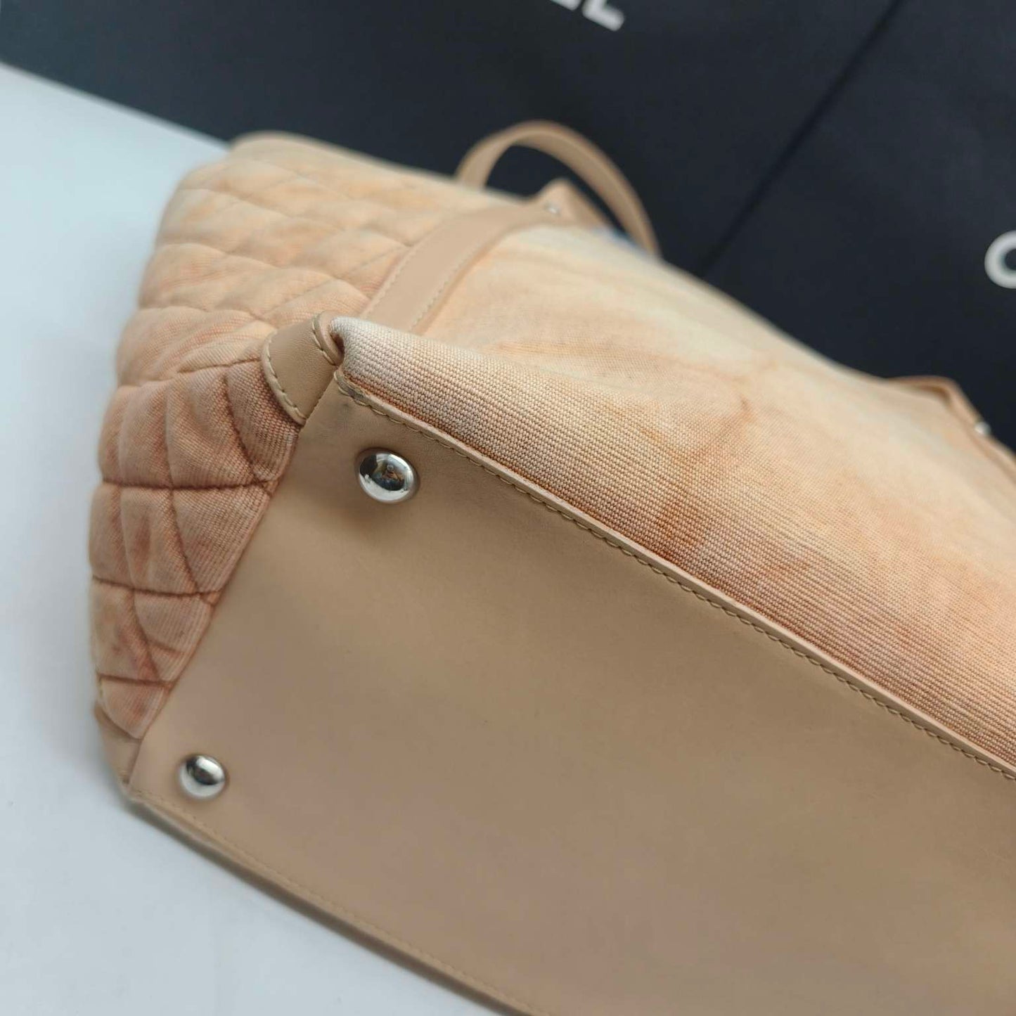 Chanel - Camellia Embellished CC Beach Tote - Woven cotton fabric with leather trim - Beige - (Medium)