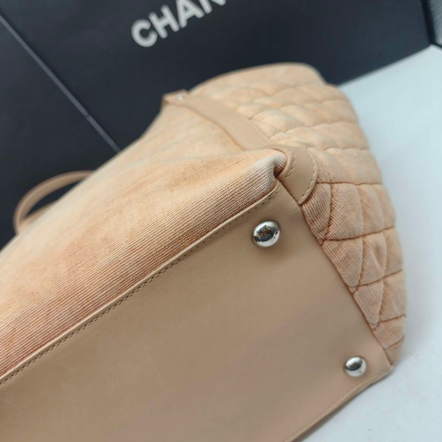 Chanel - Camellia Embellished CC Beach Tote - Woven cotton fabric with leather trim - Beige - (Medium)