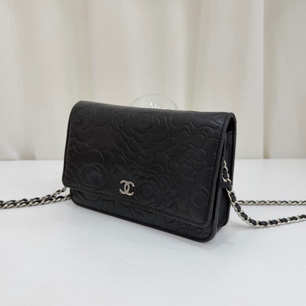 Chanel - Camellia Embossed WOC 20 - Leather - Black - (Small)