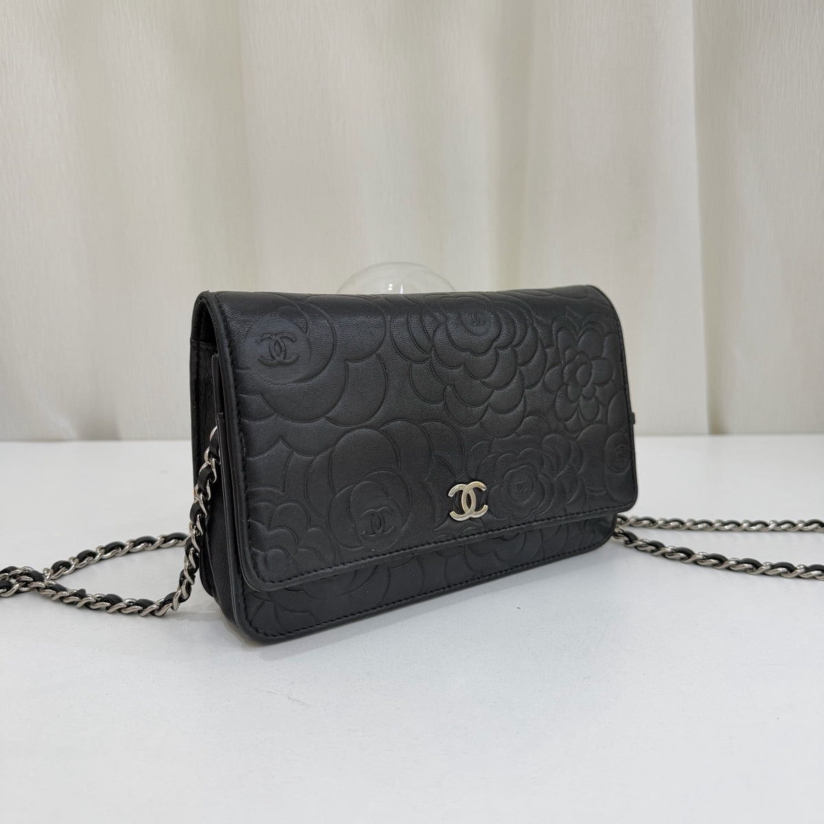Chanel - Camellia Embossed WOC 20 - Leather - Black - (Small)