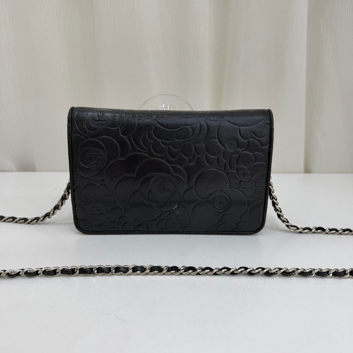 Chanel - Camellia Embossed WOC 20 - Leather - Black - (Small)