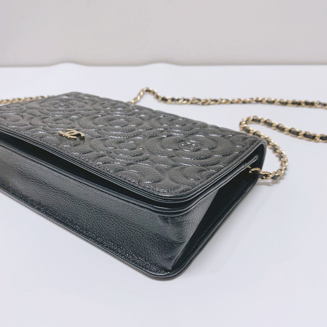 Chanel - Camellia Embossed WOC (Wallet on Chain) - Grained calfskin leather - Black - (mini)