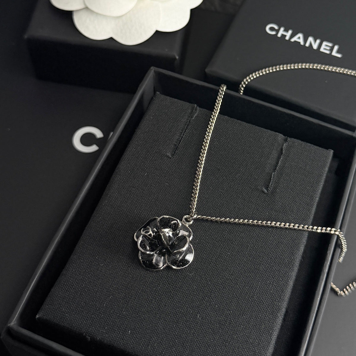 Chanel - Camellia - Metal - Multicolour