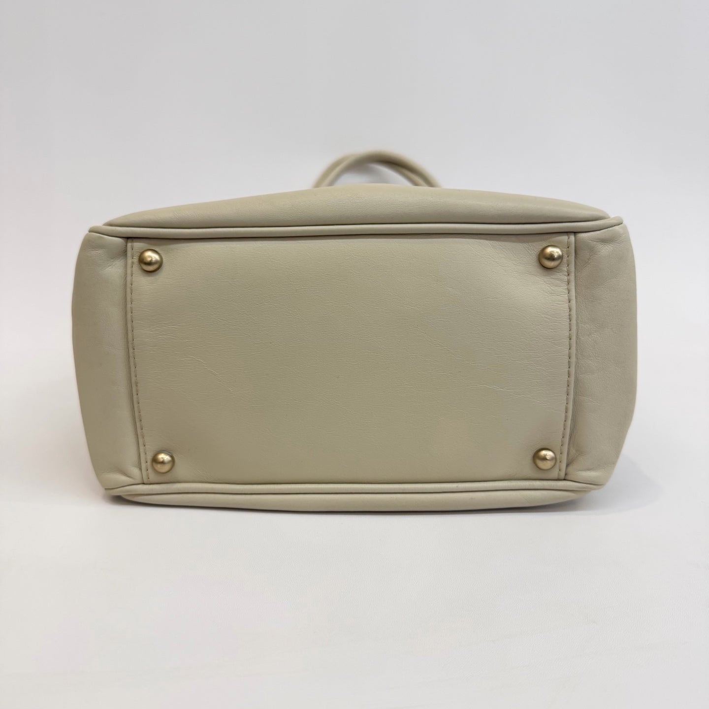 Chanel - Camellia Tote Bag - Lambskin leather - Beige with White accents
