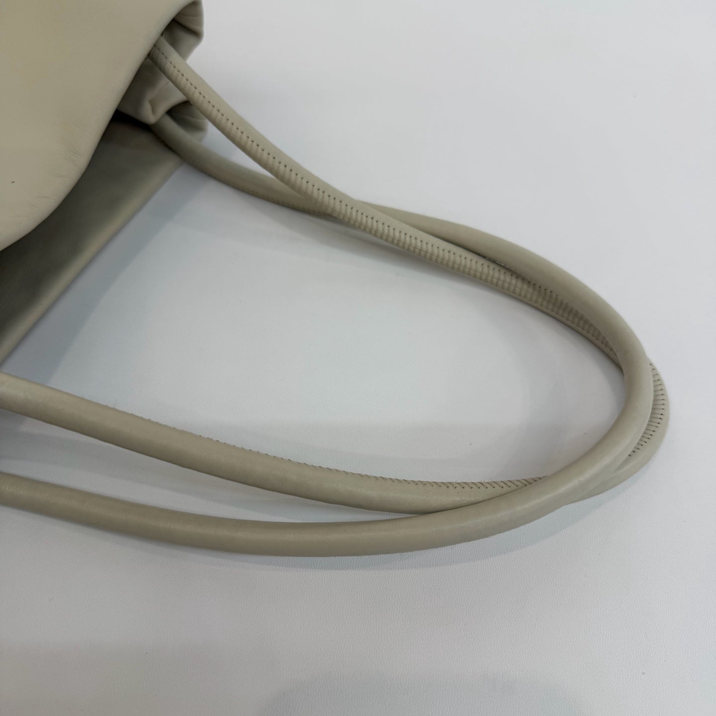 Chanel - Camellia Tote Bag - Lambskin leather - Beige with White accents