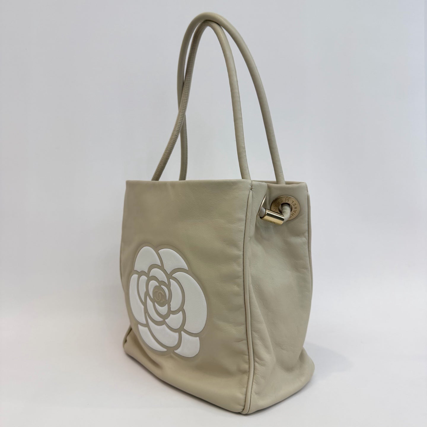 Chanel - Camellia Tote Bag - Lambskin leather - Beige with White accents
