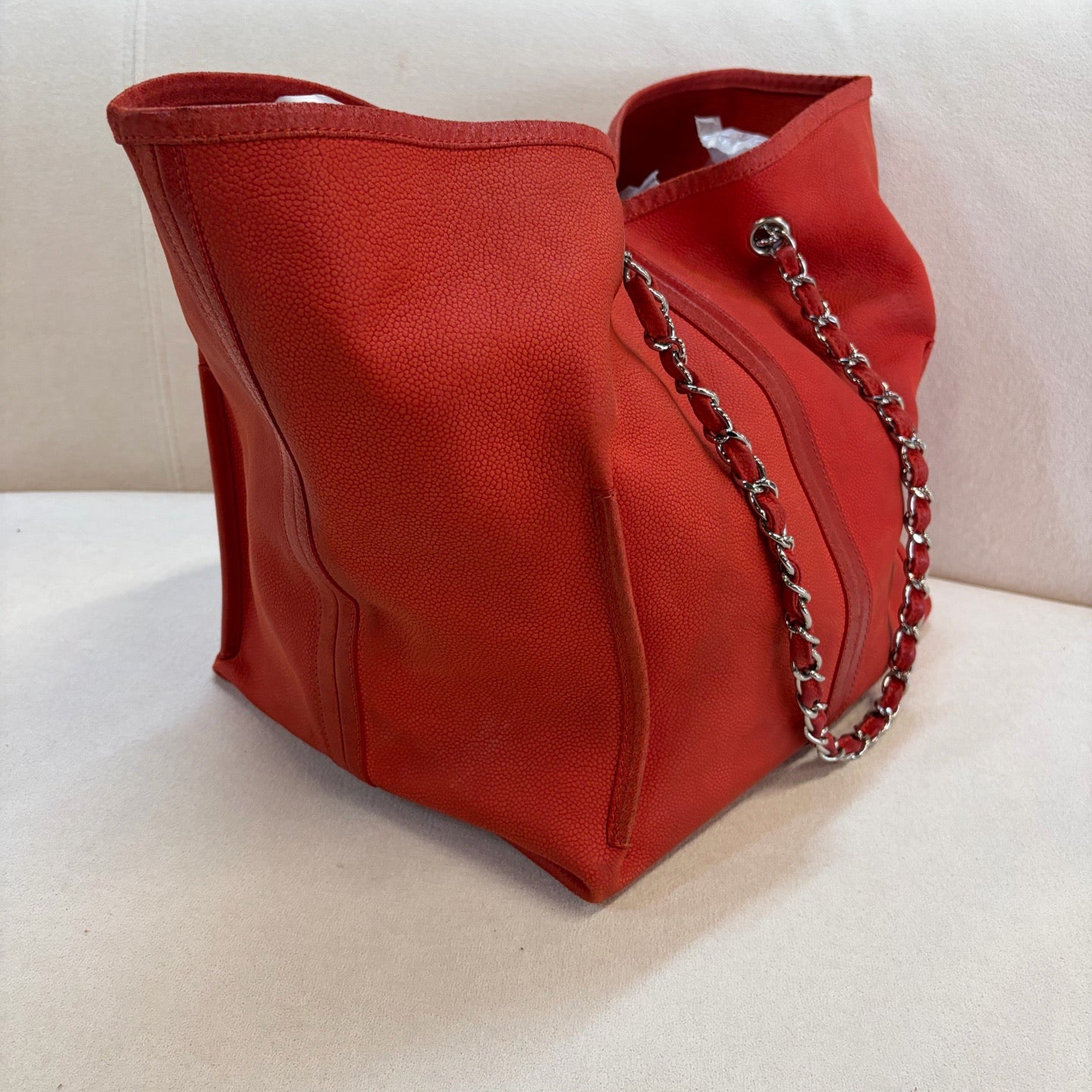 Chanel - Camellia Tote - Calfskin - Red - (large)