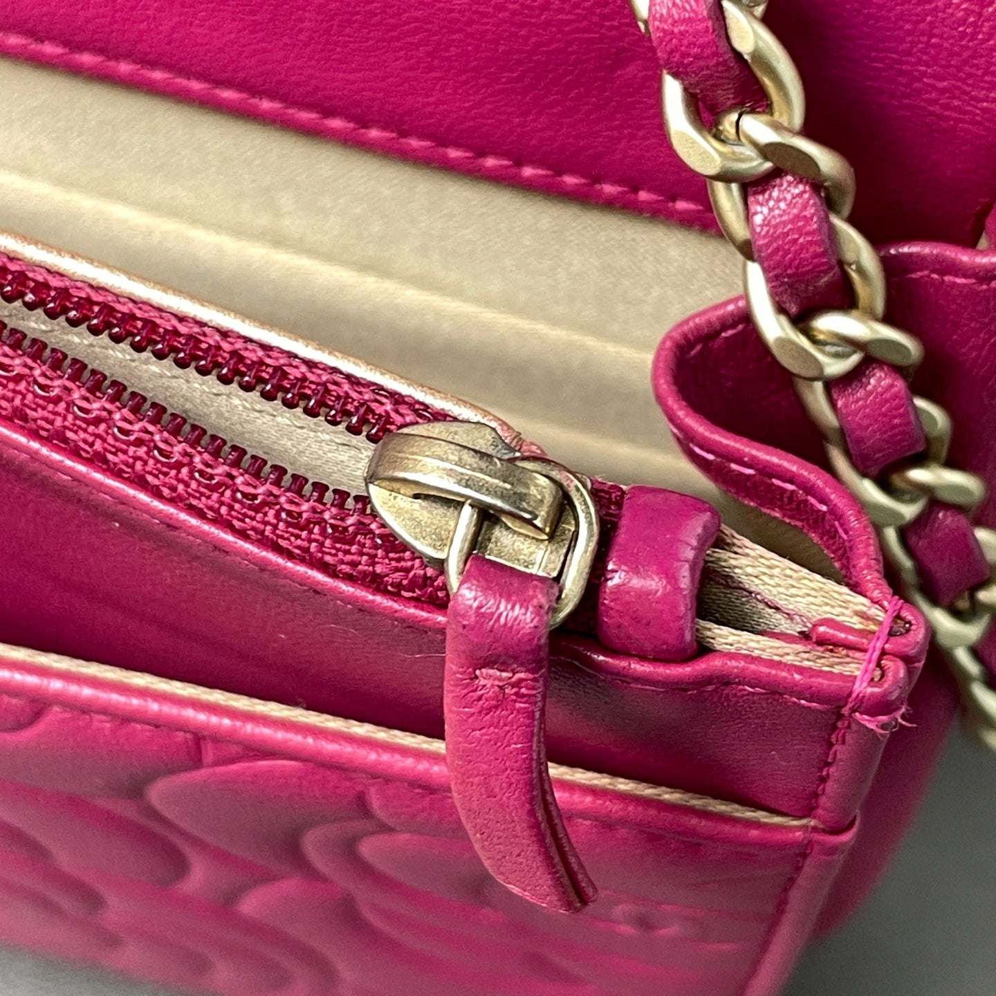 Chanel - Camellia Wallet on Chain - Leather - Pink - (mini)