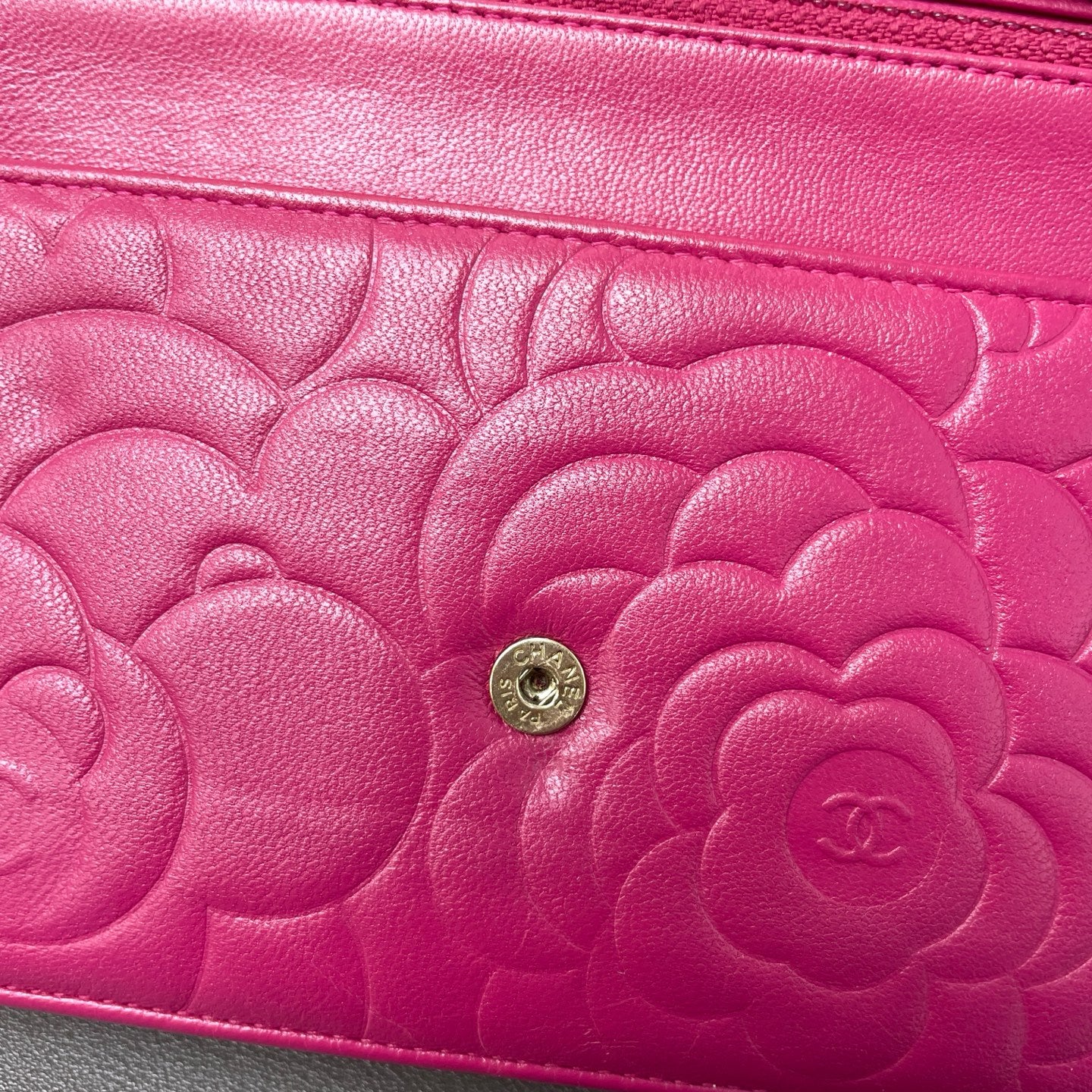Chanel - Camellia Wallet on Chain - Leather - Pink - (mini)