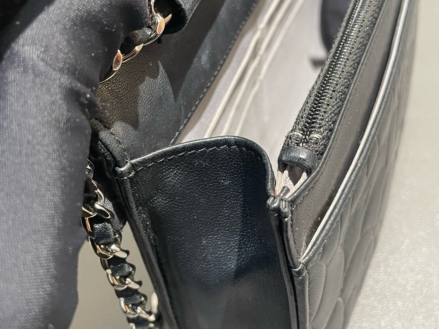 Chanel - Camellia WOC - Leather - Black - (mini)