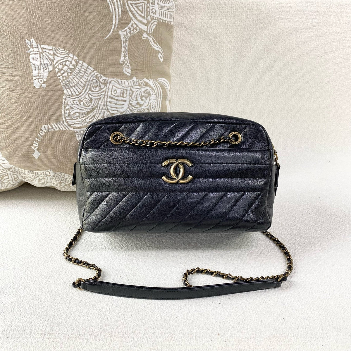 Chanel - Camera Bag - Leather - Black - (small)