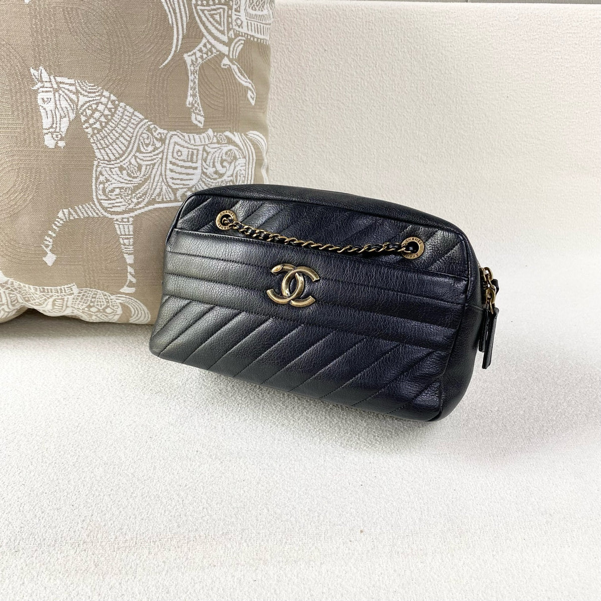 Chanel - Camera Bag - Leather - Black - (small)