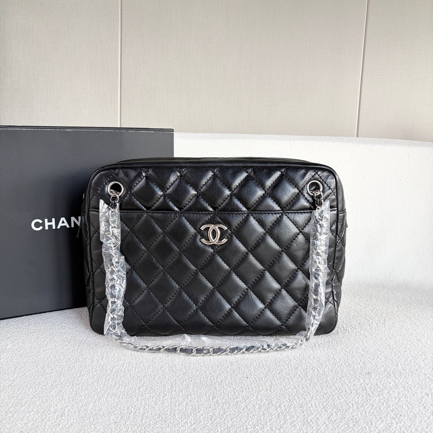 Chanel - Camera Tote Bag - Leather - Black - (large)