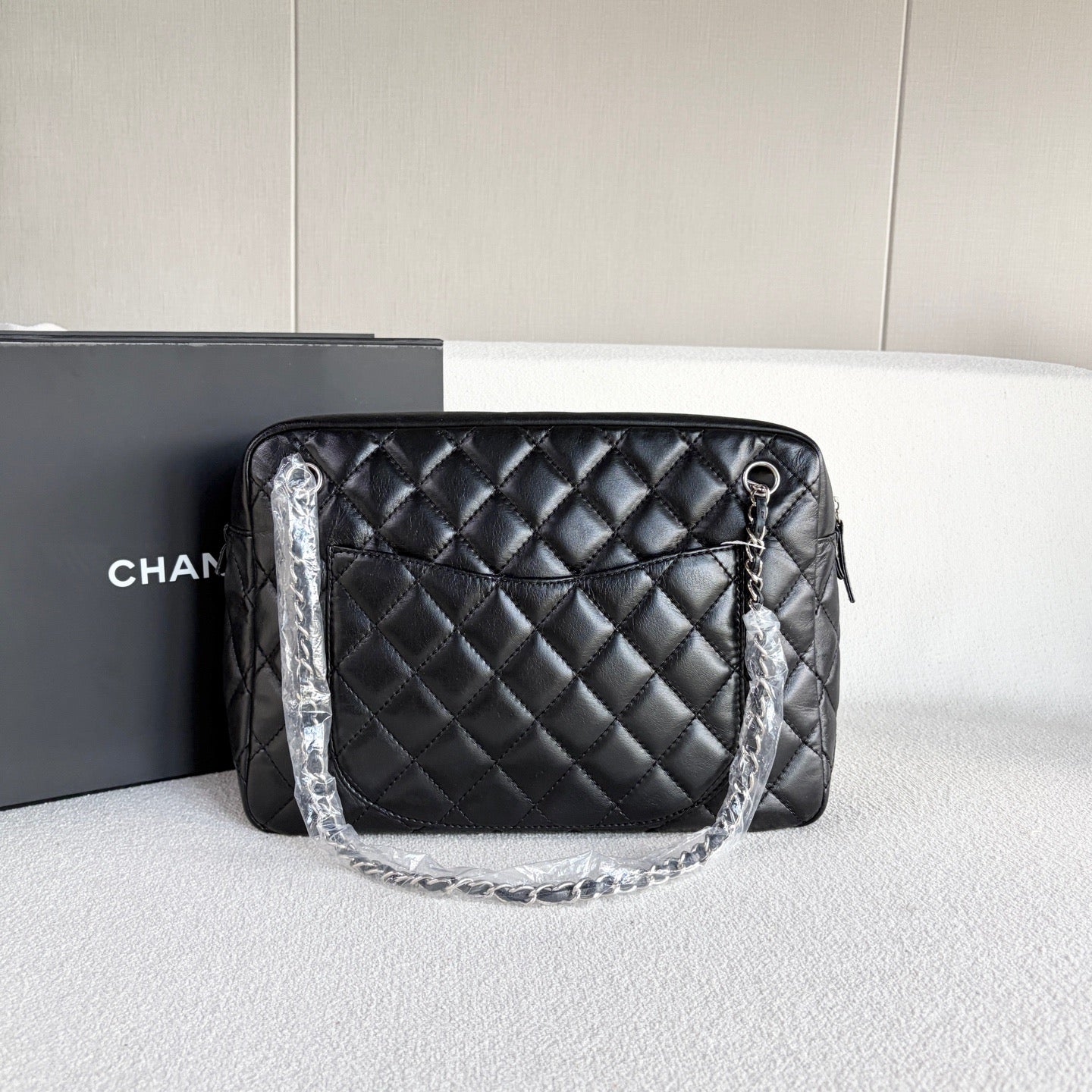Chanel - Camera Tote Bag - Leather - Black - (large)