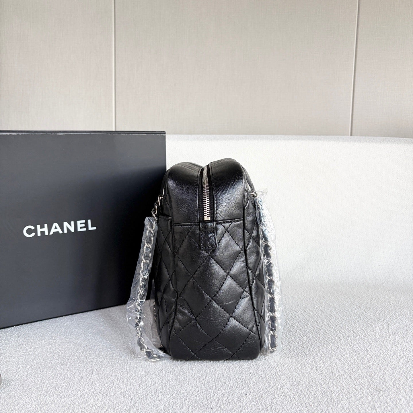 Chanel - Camera Tote Bag - Leather - Black - (large)