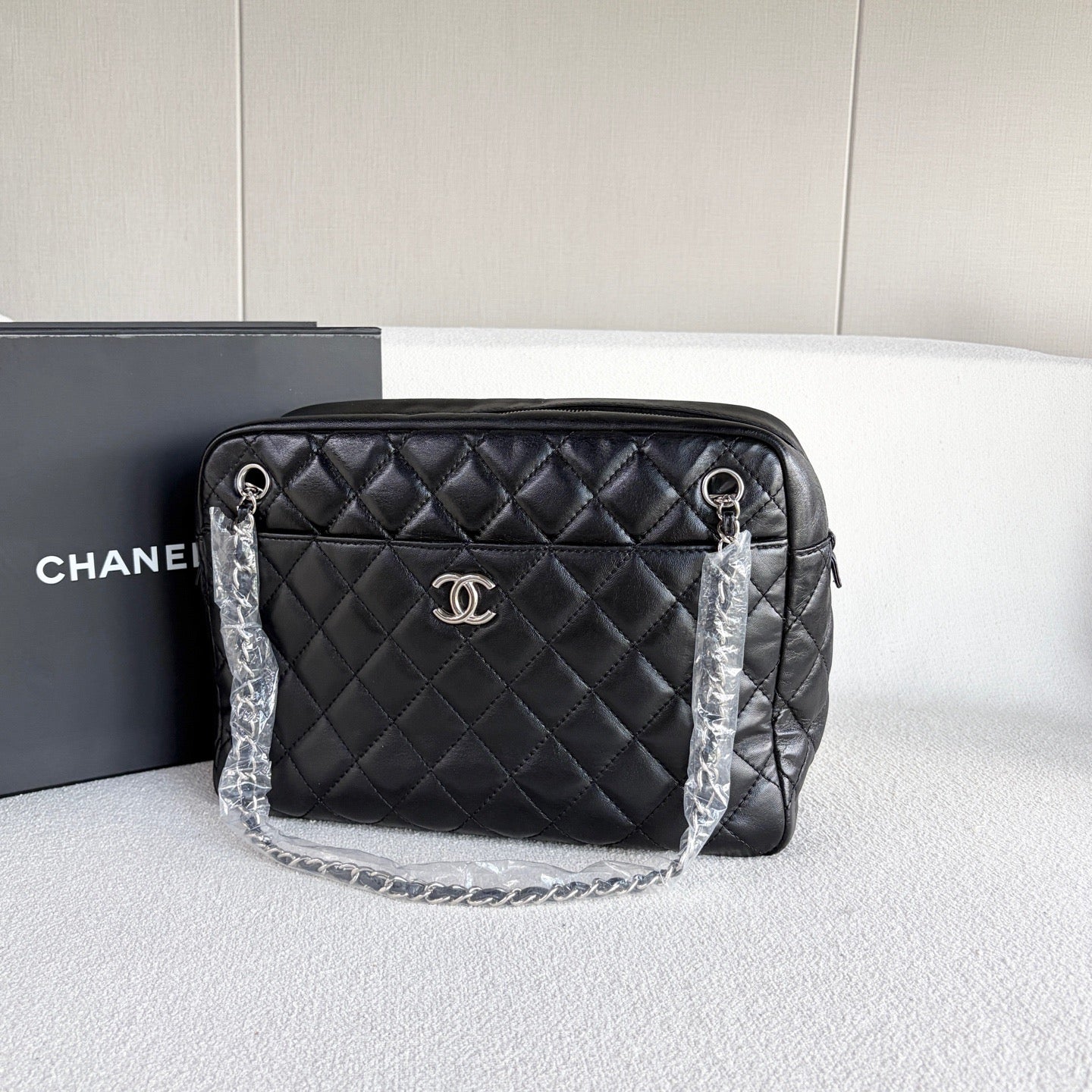 Chanel - Camera Tote Bag - Leather - Black - (large)