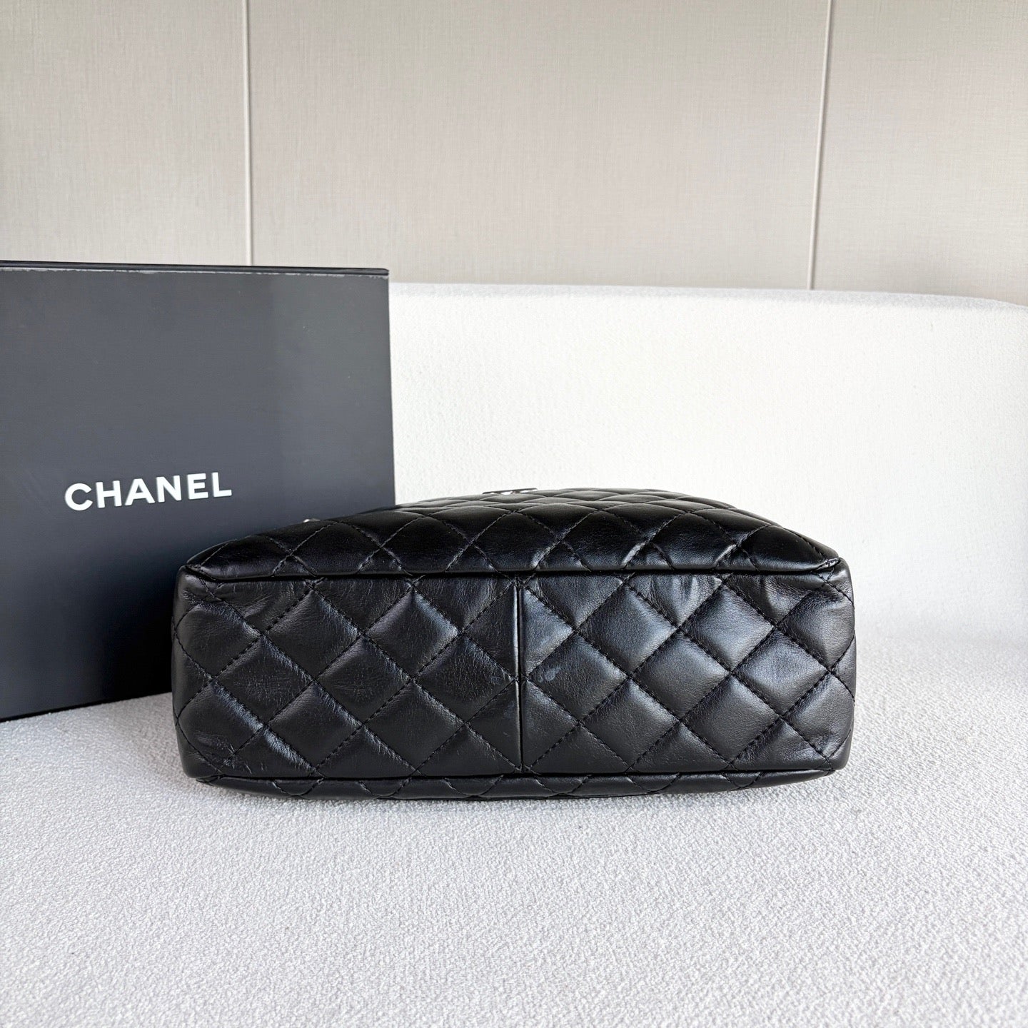 Chanel - Camera Tote Bag - Leather - Black - (large)