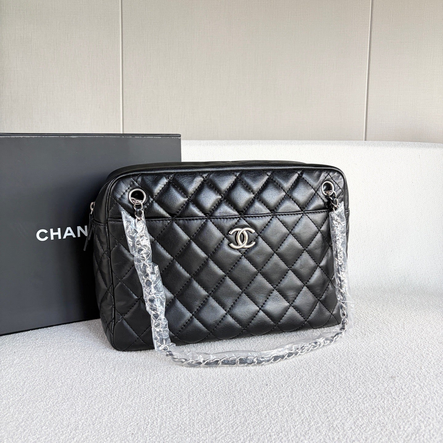 Chanel - Camera Tote Bag - Leather - Black - (large)