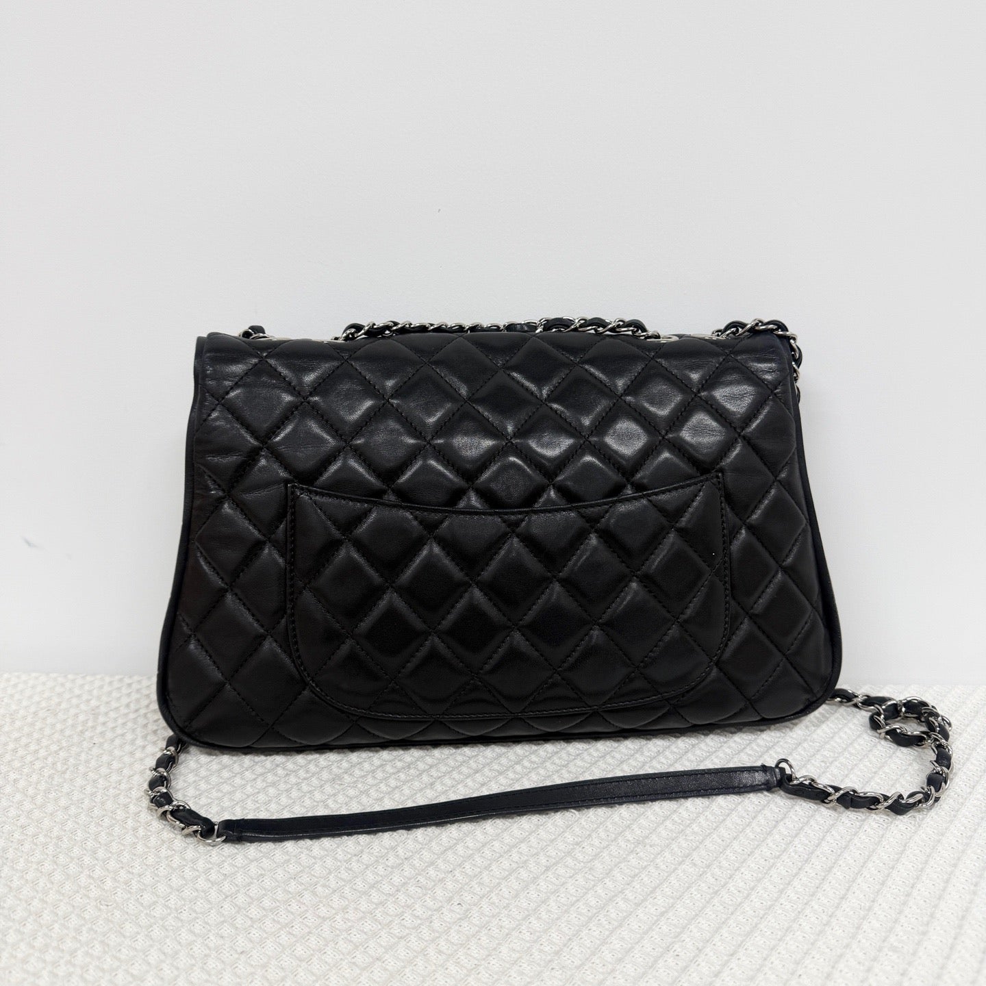 Chanel - CC Pumpkin Flap Bag - Leather - Black - (large)