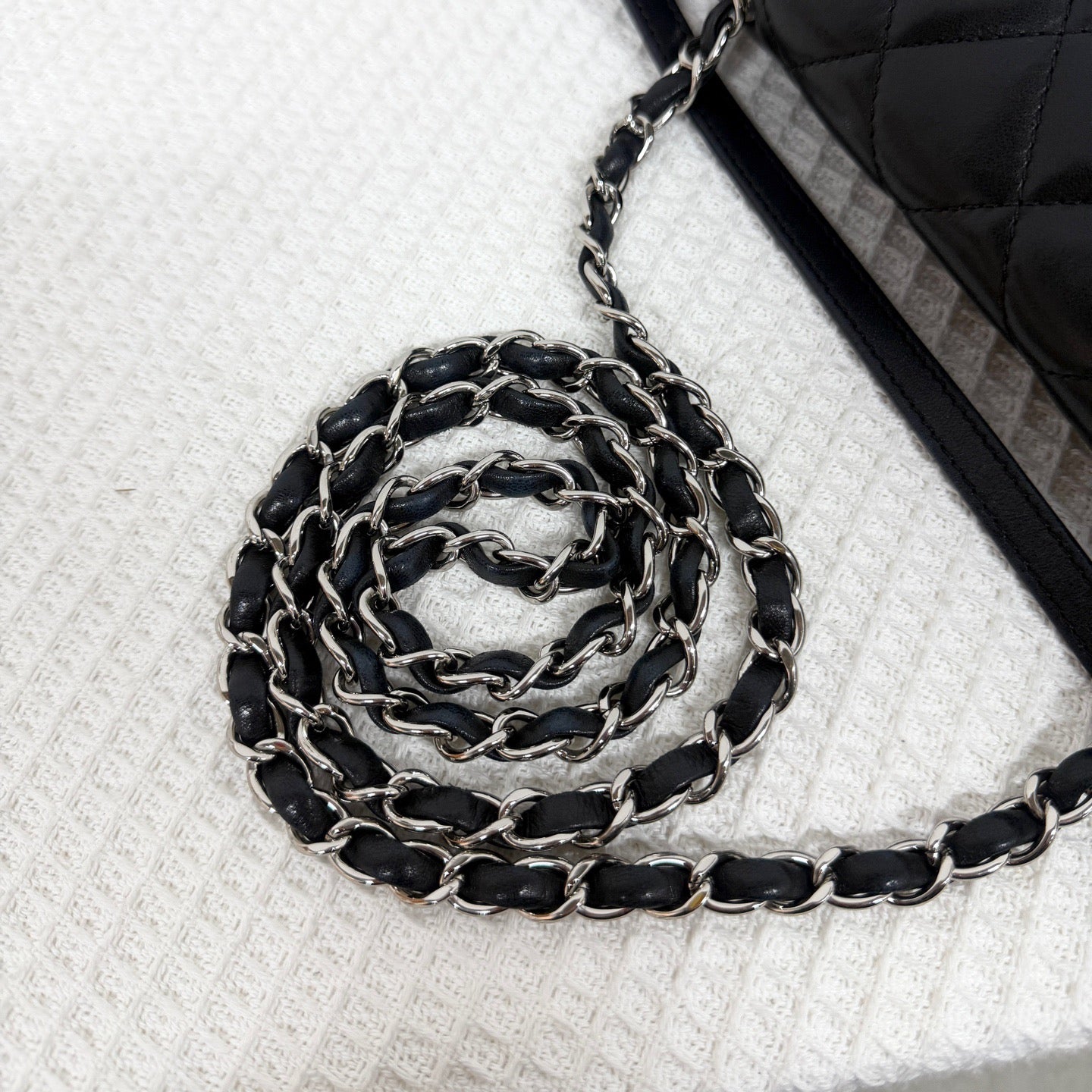 Chanel - CC Pumpkin Flap Bag - Leather - Black - (large)