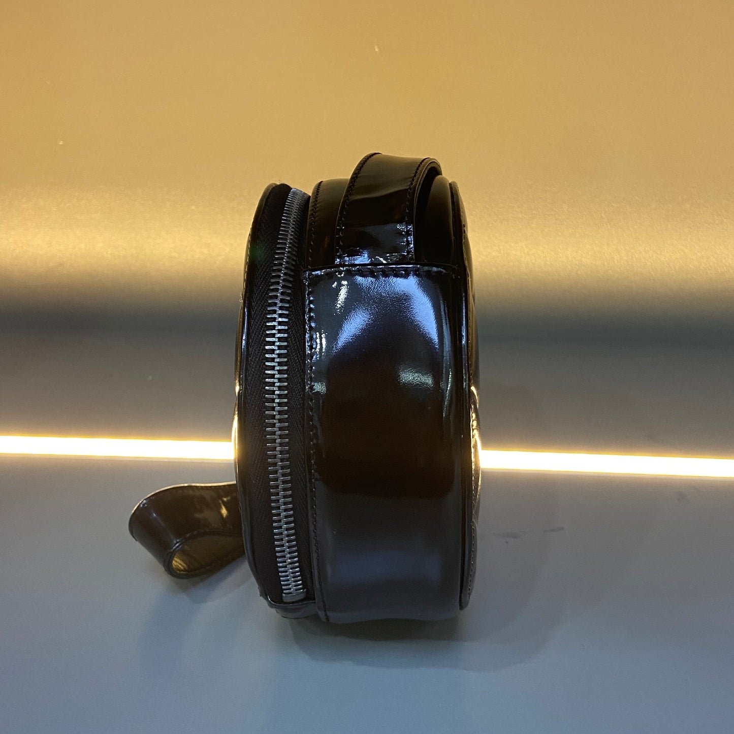 Chanel - CC Round Clutch - Patent leather - Black - (mini)