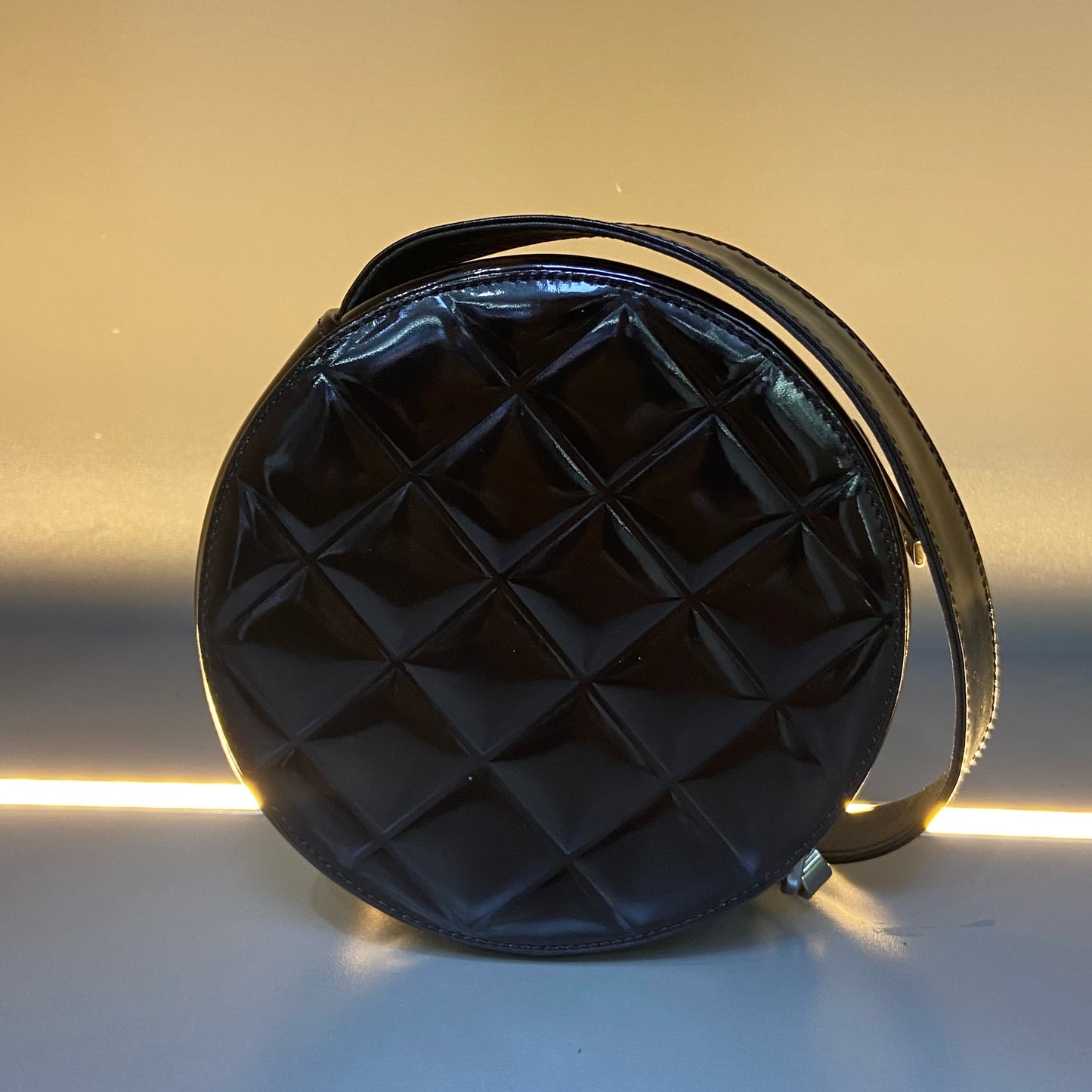 Chanel - CC Round Clutch - Patent leather - Black - (mini)