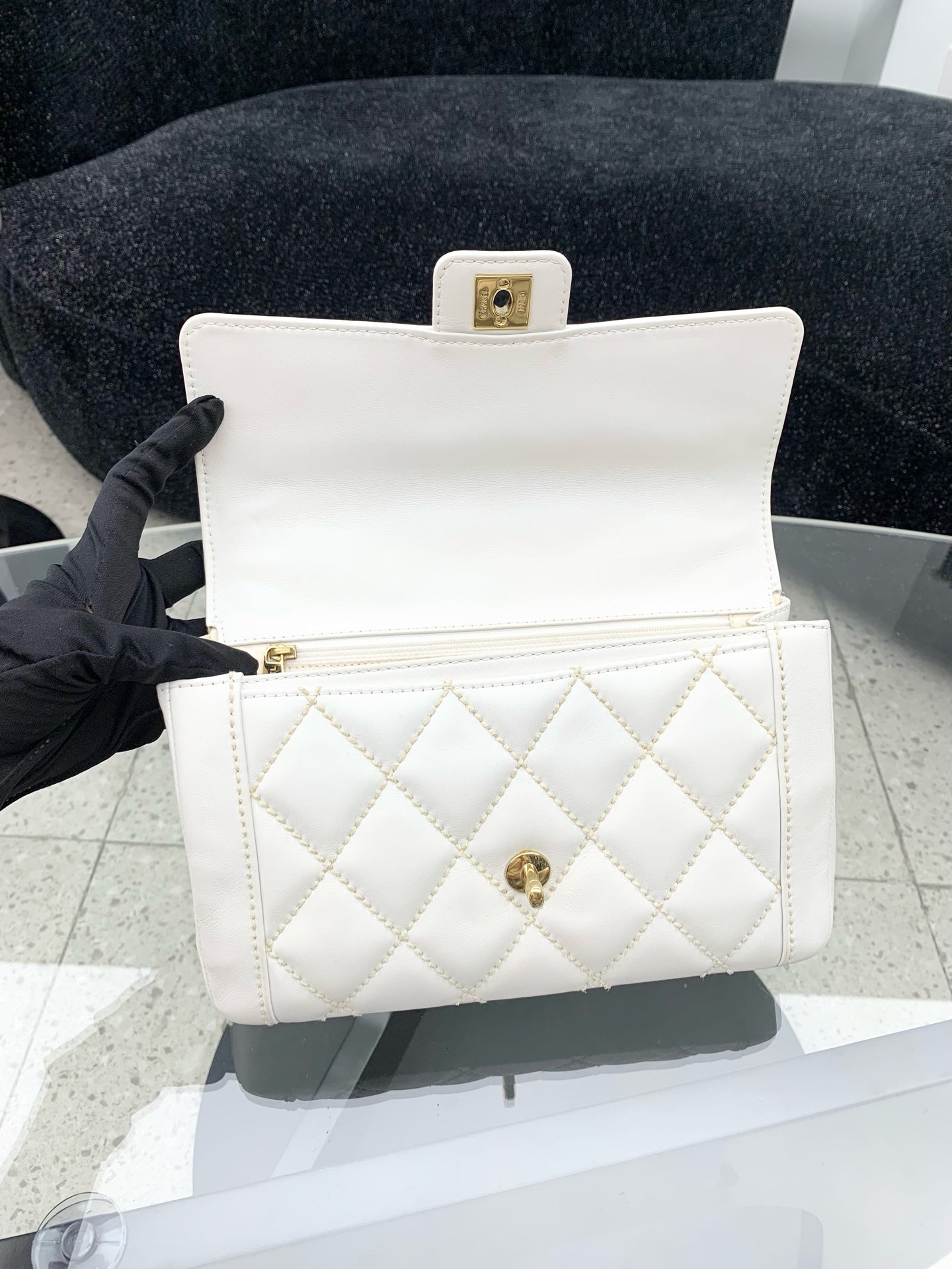 Chanel - CF flap bag - Calfskin - White - (medium)
