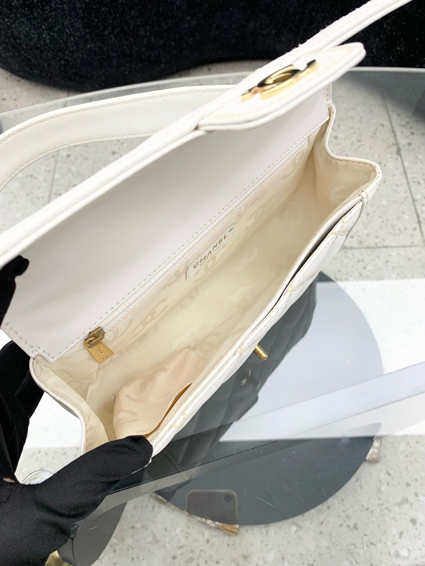 Chanel - CF Flap Bag - Calfskin - White - (medium)