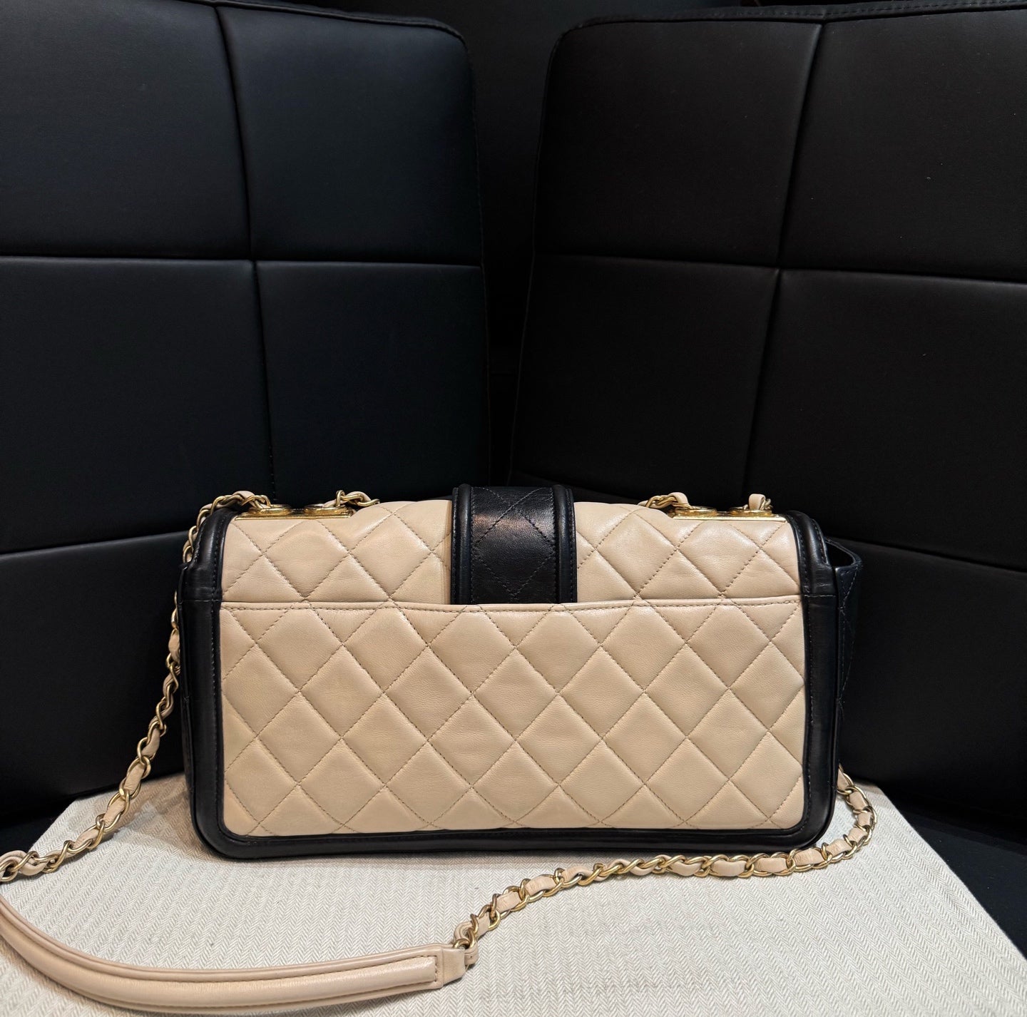 Chanel - CF - Leather - Beige - (medium)