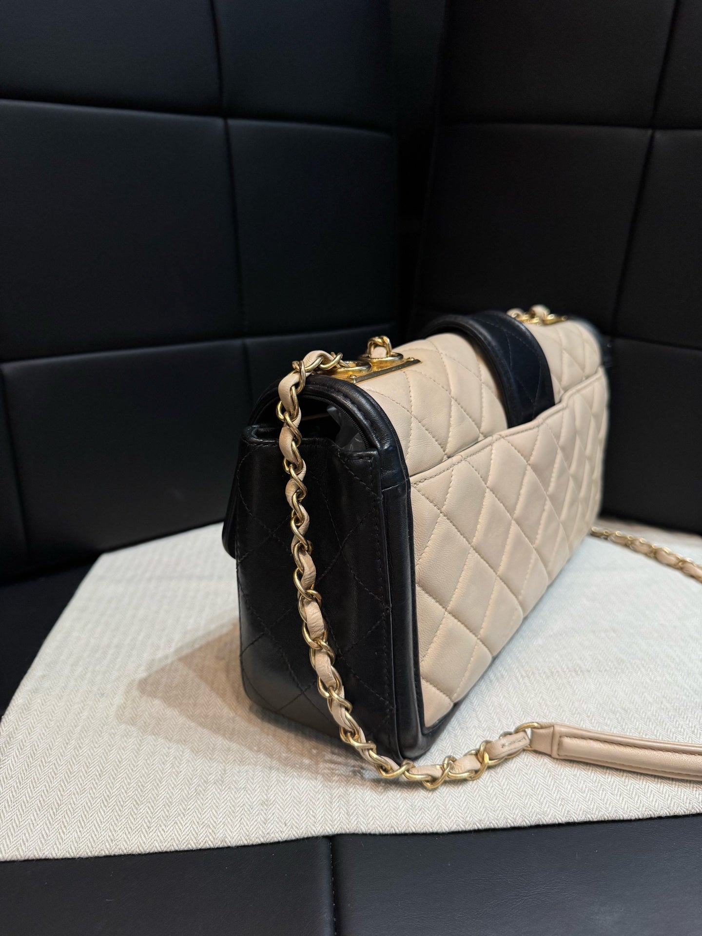 Chanel - CF - Leather - Beige - (medium)